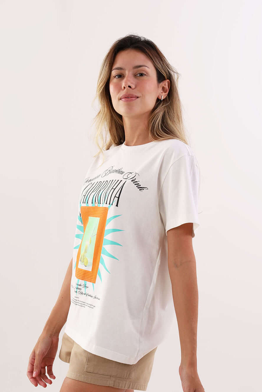 Camiseta Caipirinha de Limão da Greenish, 100% algodão, estilo streetwear, com estampa vibrante e autêntica.