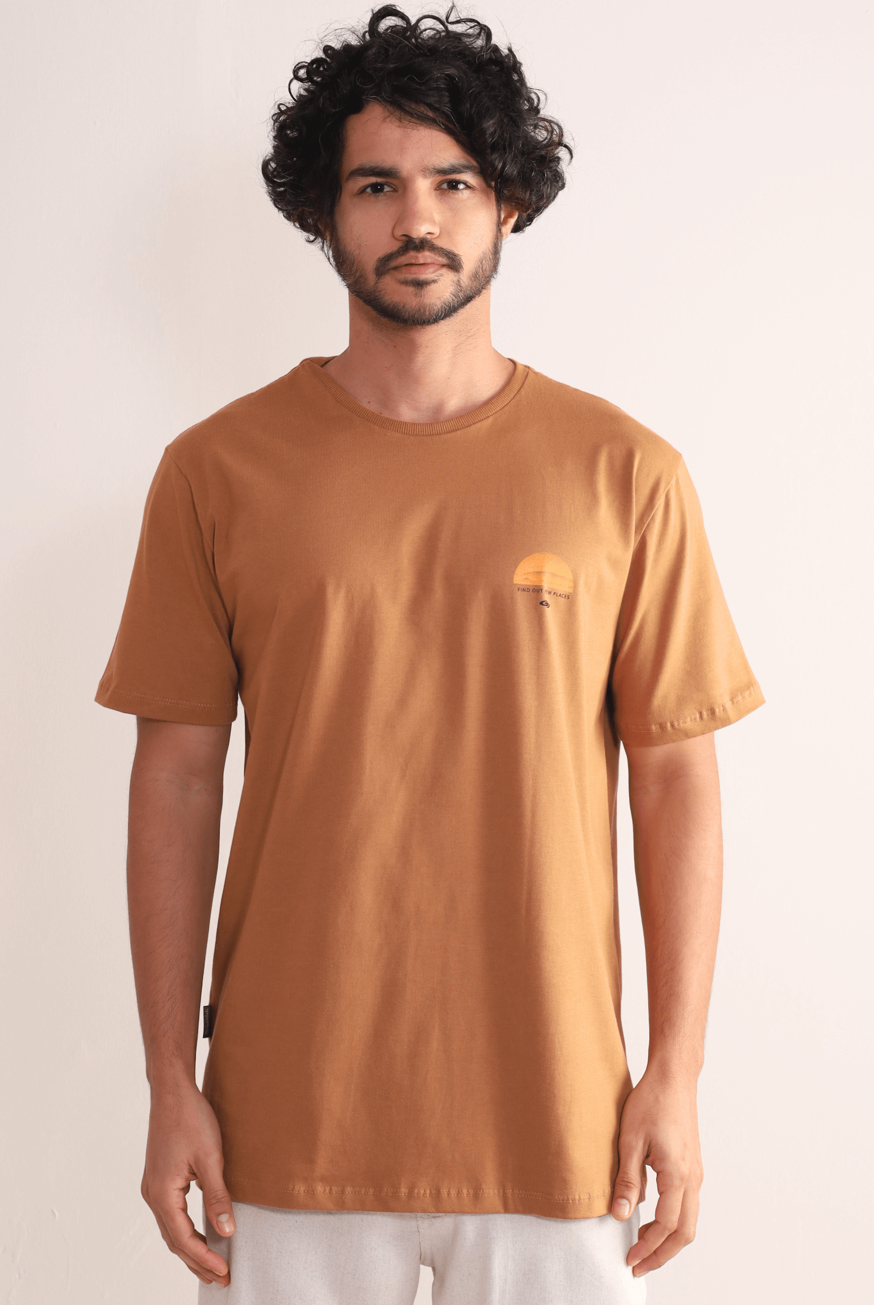 Camiseta Find Out New Places - Marron