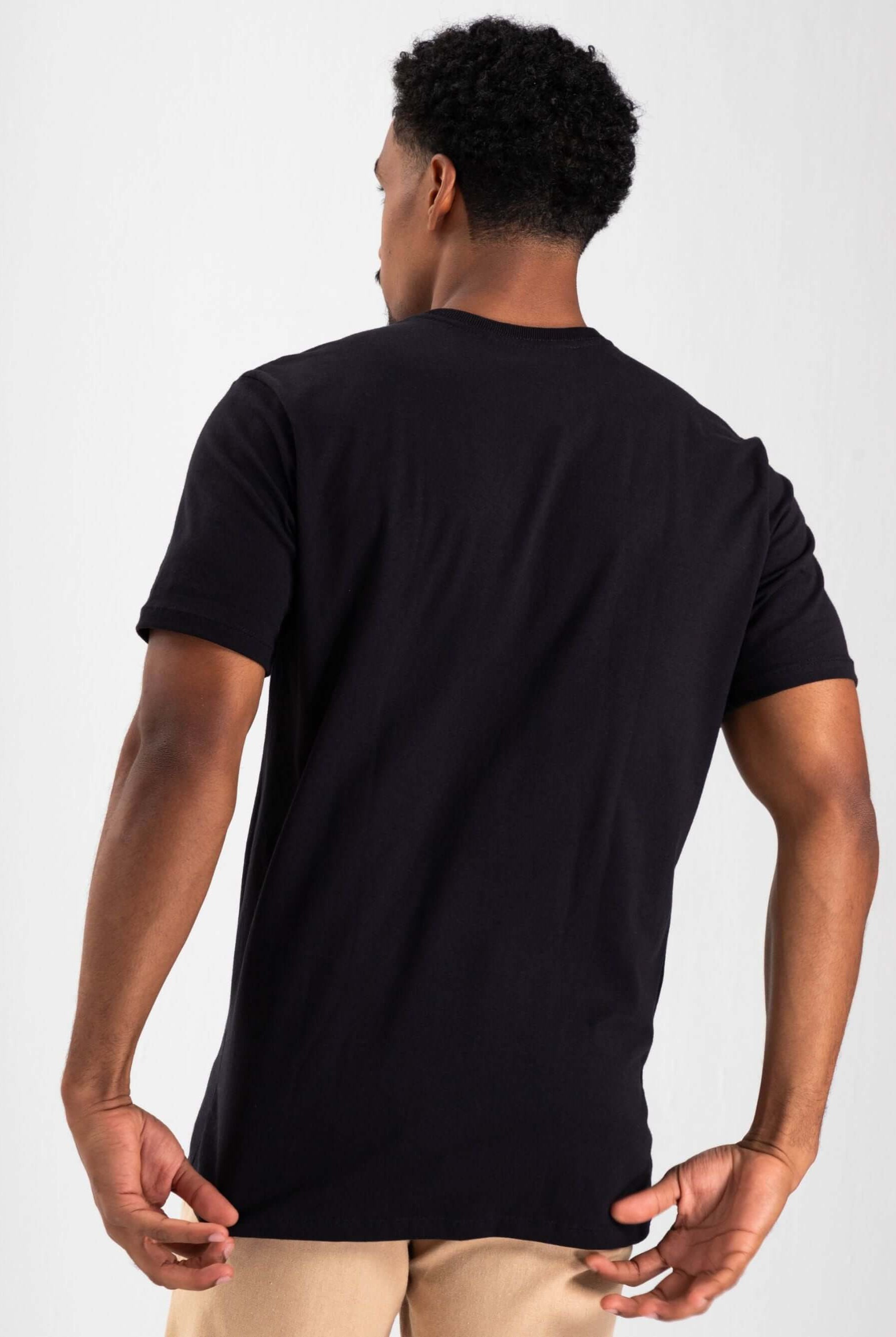 Camiseta Greenish Classic preta, modelagem clássica e confortável, feita em 100% algodão sustentável.