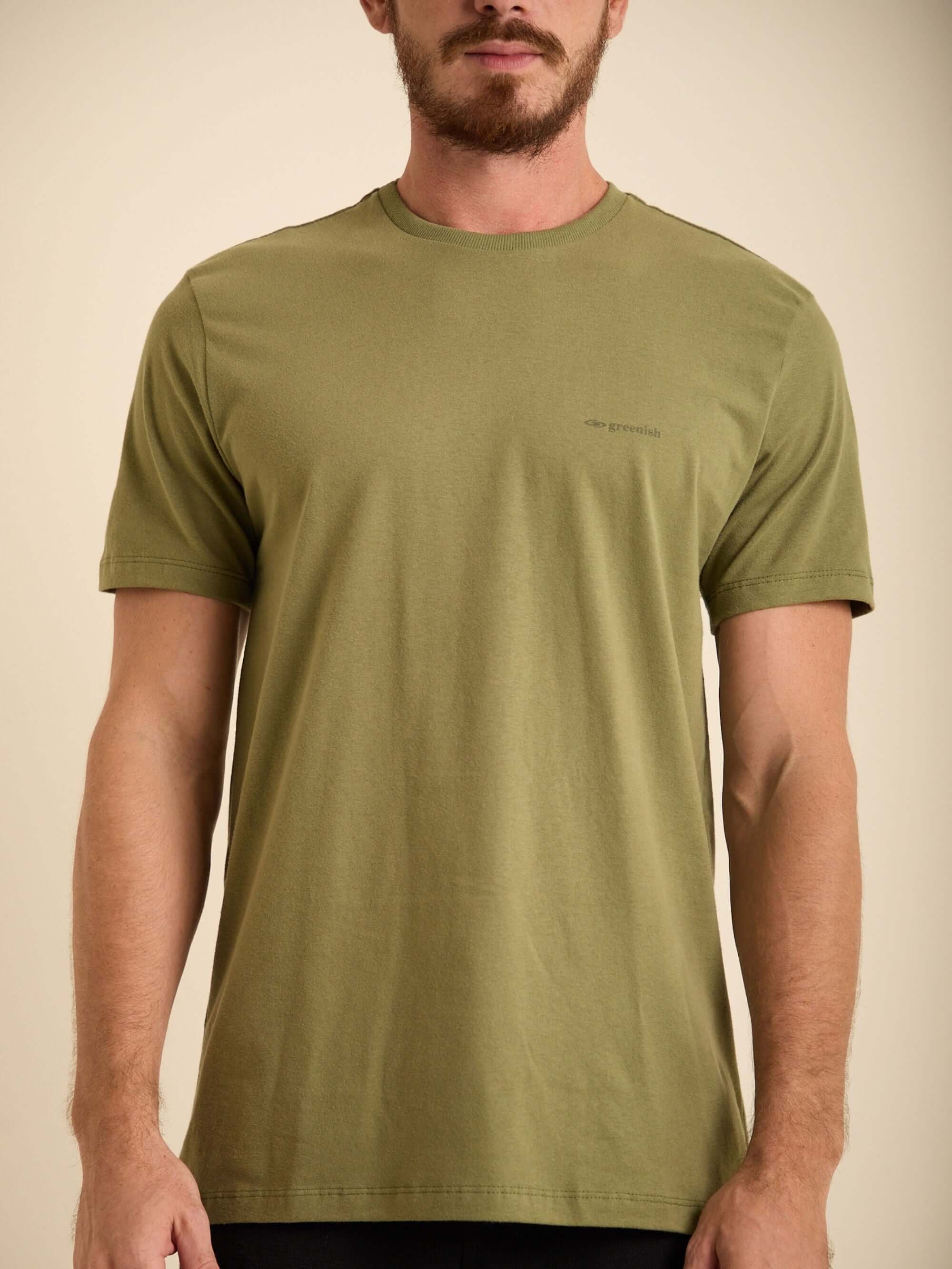 Camiseta verde militar Greenish, modelagem clássica, 100% algodão, perfeita para o dia a dia.
