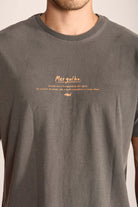 Camiseta masculina Mergulhador da Greenish em cinza com estampa inspiradora sobre mergulho.