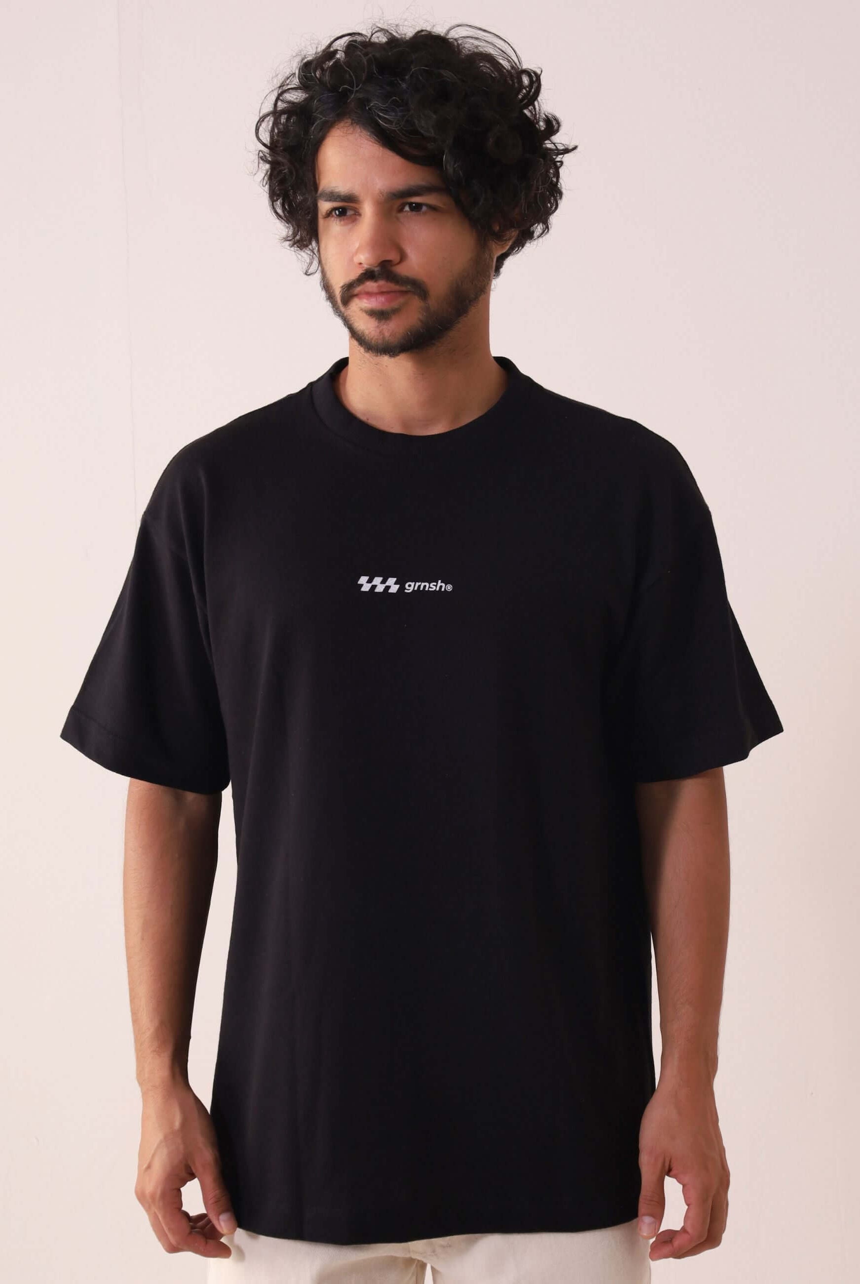 Camiseta Oversized Hexagon Lines - Preto da Greenish com design leve e funcional, ideal para esportes aquáticos e atividades diárias.
