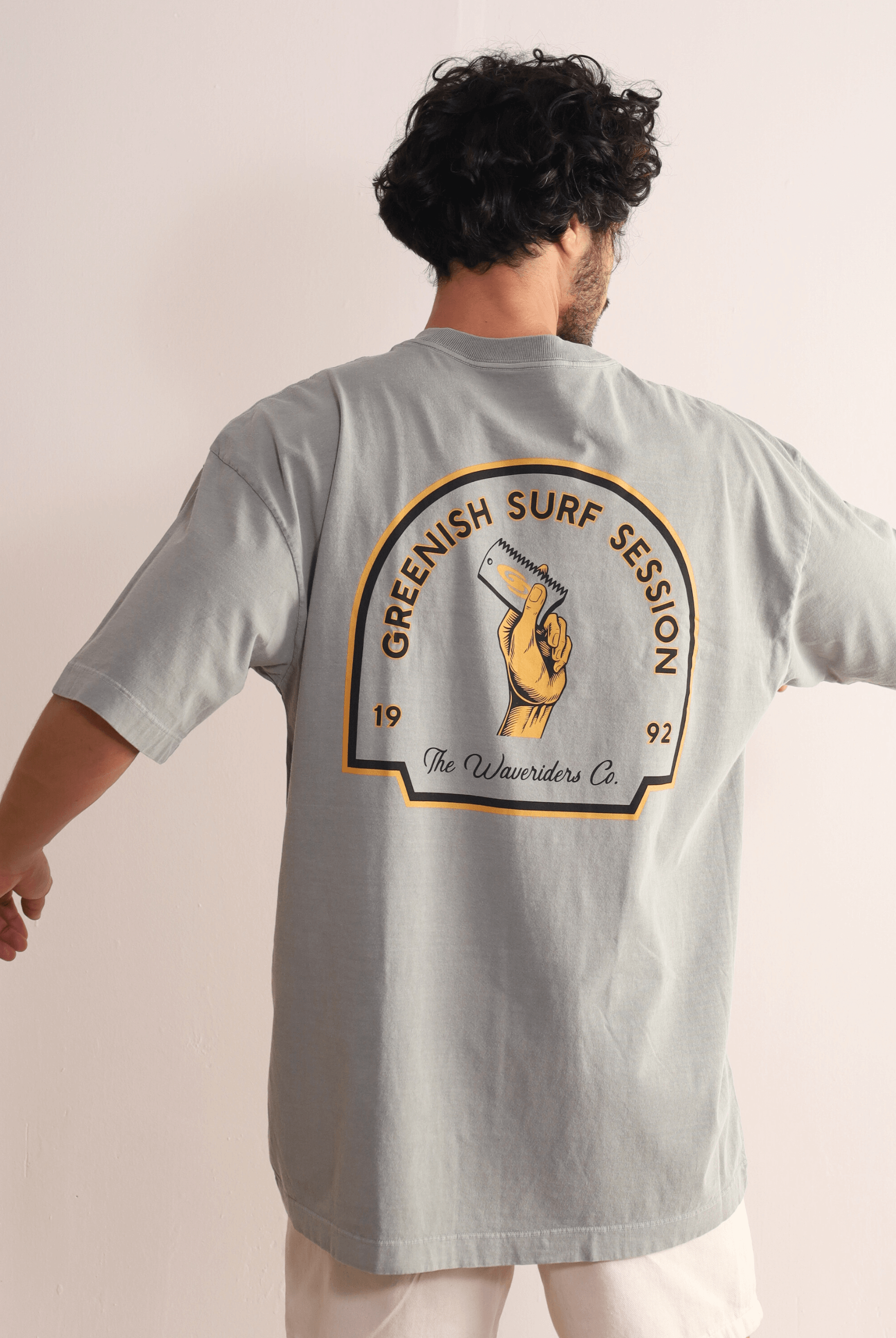 Camiseta Oversized Stone Surf Session - cinza da Greenish, estilo retrô, malha 100% algodão, visual desbotado e modelagem oversized.