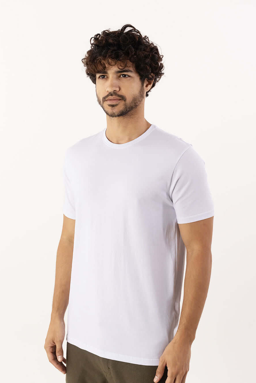 Camiseta Pima Essential branca masculina da marca Greenish, feita em algodão Pima de alta qualidade.