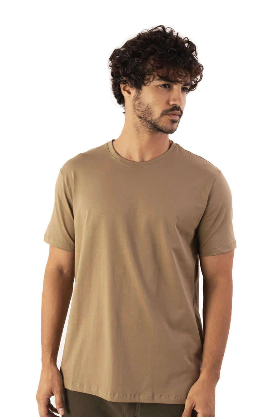Camiseta Pima Essential caqui da Greenish, feita em algodão Pima, moderna e atemporal.