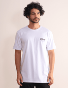 Camiseta Greenish Original Surf Trunks Series I, branca, com estampa litoral, conforto e suavidade, estilo versátil para o dia a dia.