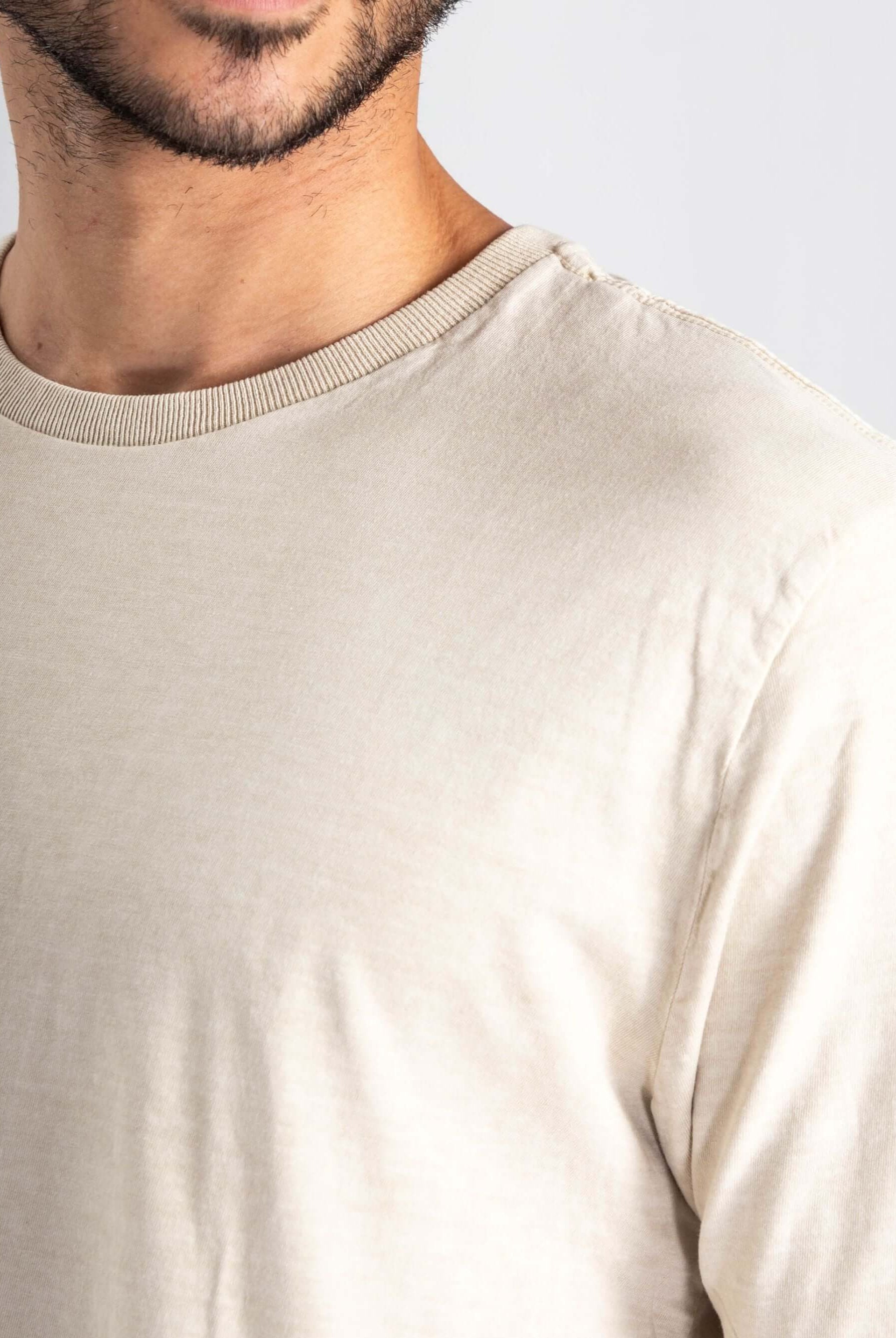 Camiseta Vintage Classic Areia da Greenish, 100% algodão, estilo moderno e casual.