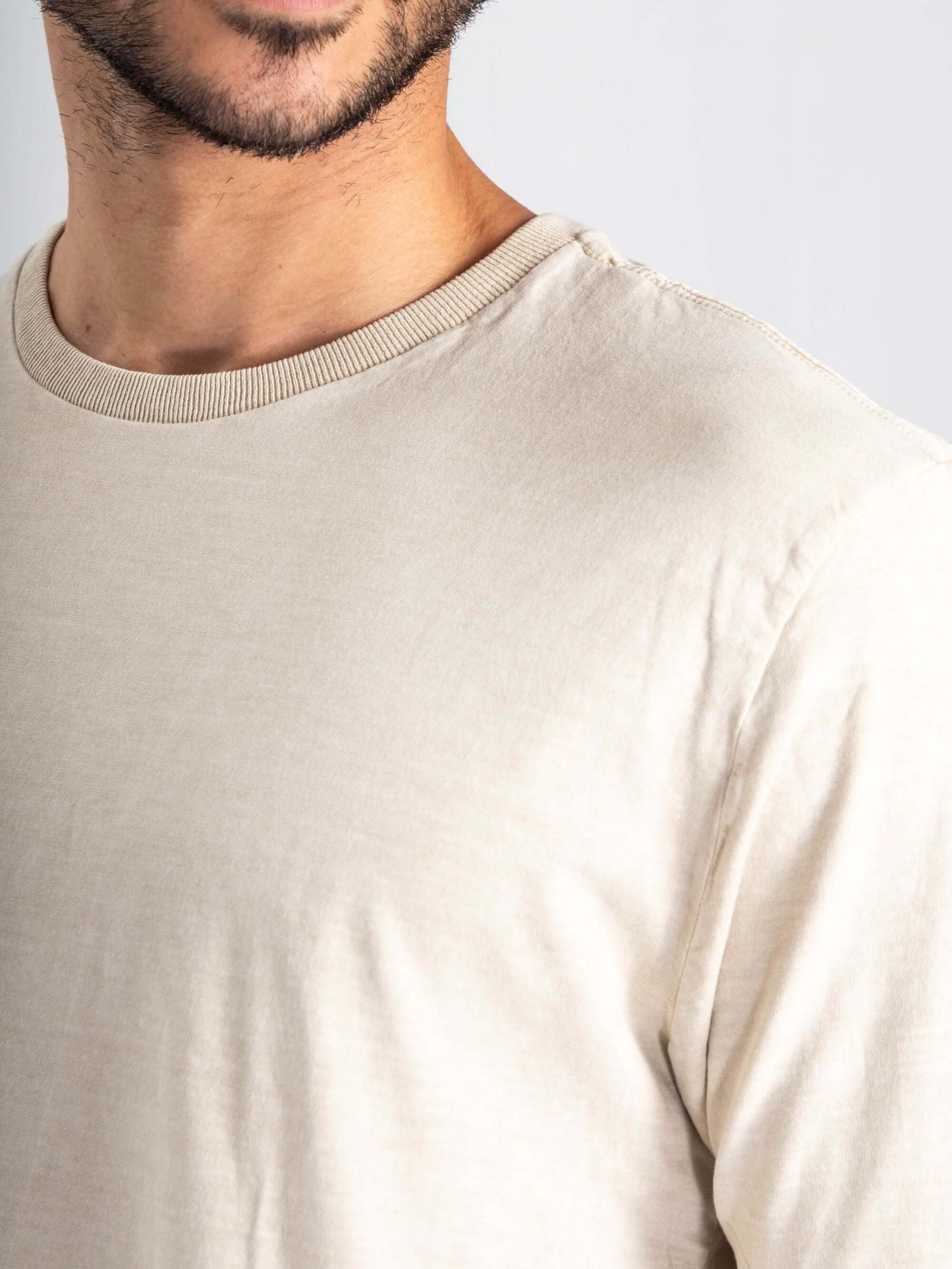 Camiseta Vintage Classic Areia da Greenish, 100% algodão, estilo moderno e casual.