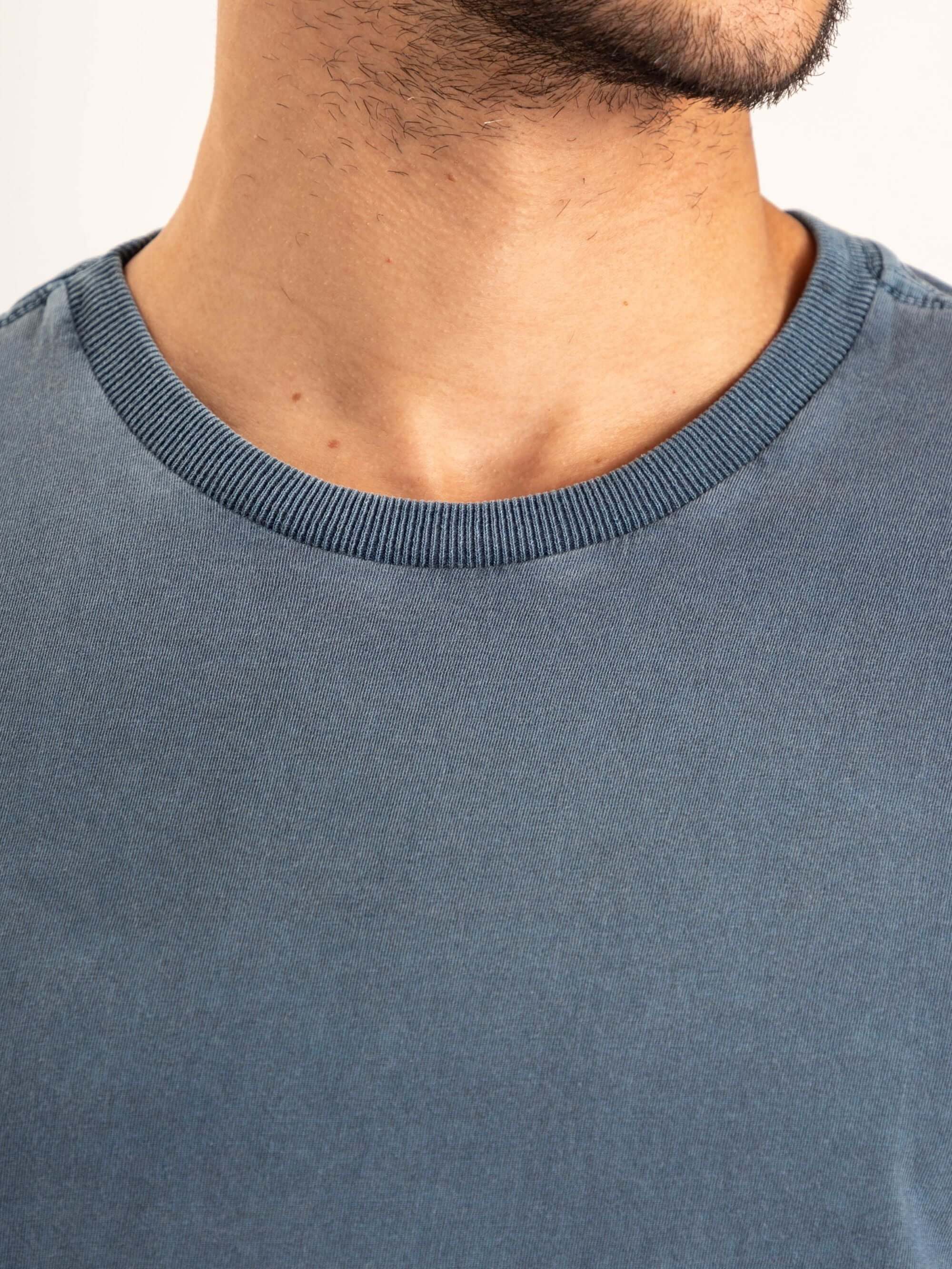 Camiseta Vintage Classic azul da Greenish, 100% algodão com modelagem clássica e toque vintage.