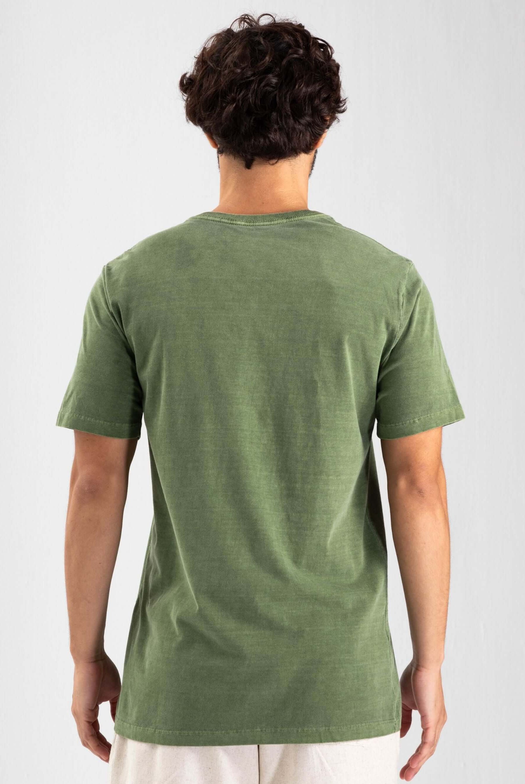 Camiseta Vintage Classic Verde Musgo da Greenish, vista traseira, estilo moderno e atemporal.