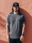 Camiseta vintage Connect to the Earth cinza da Greenish, modelo clássico e confortável, ideal para diversas ocasiões.