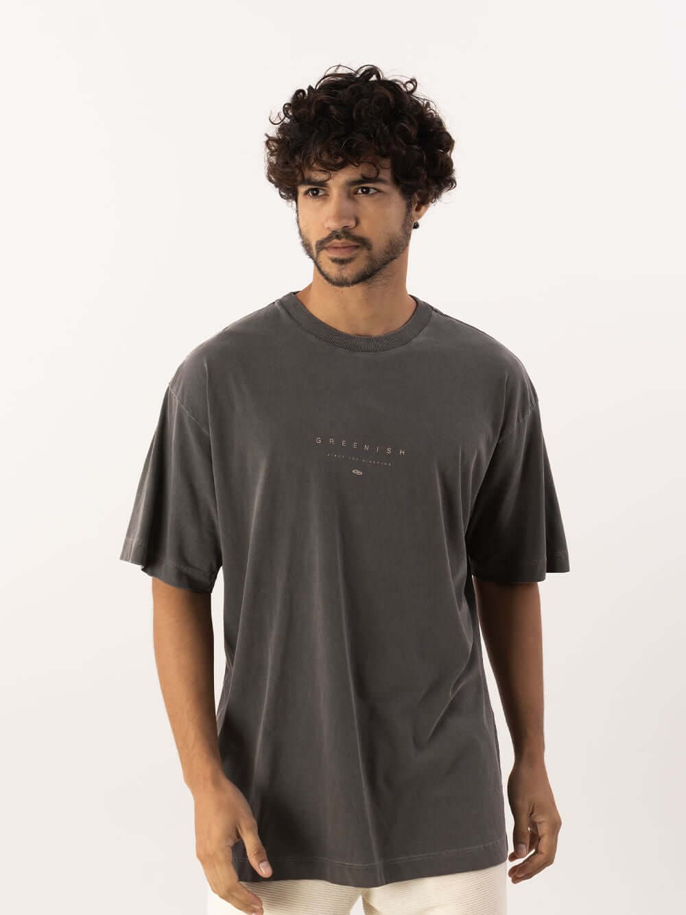 Camiseta Vintage Oversized masculina da Greenish, estilo streetwear, conforto e durabilidade em tecido 100% algodão.