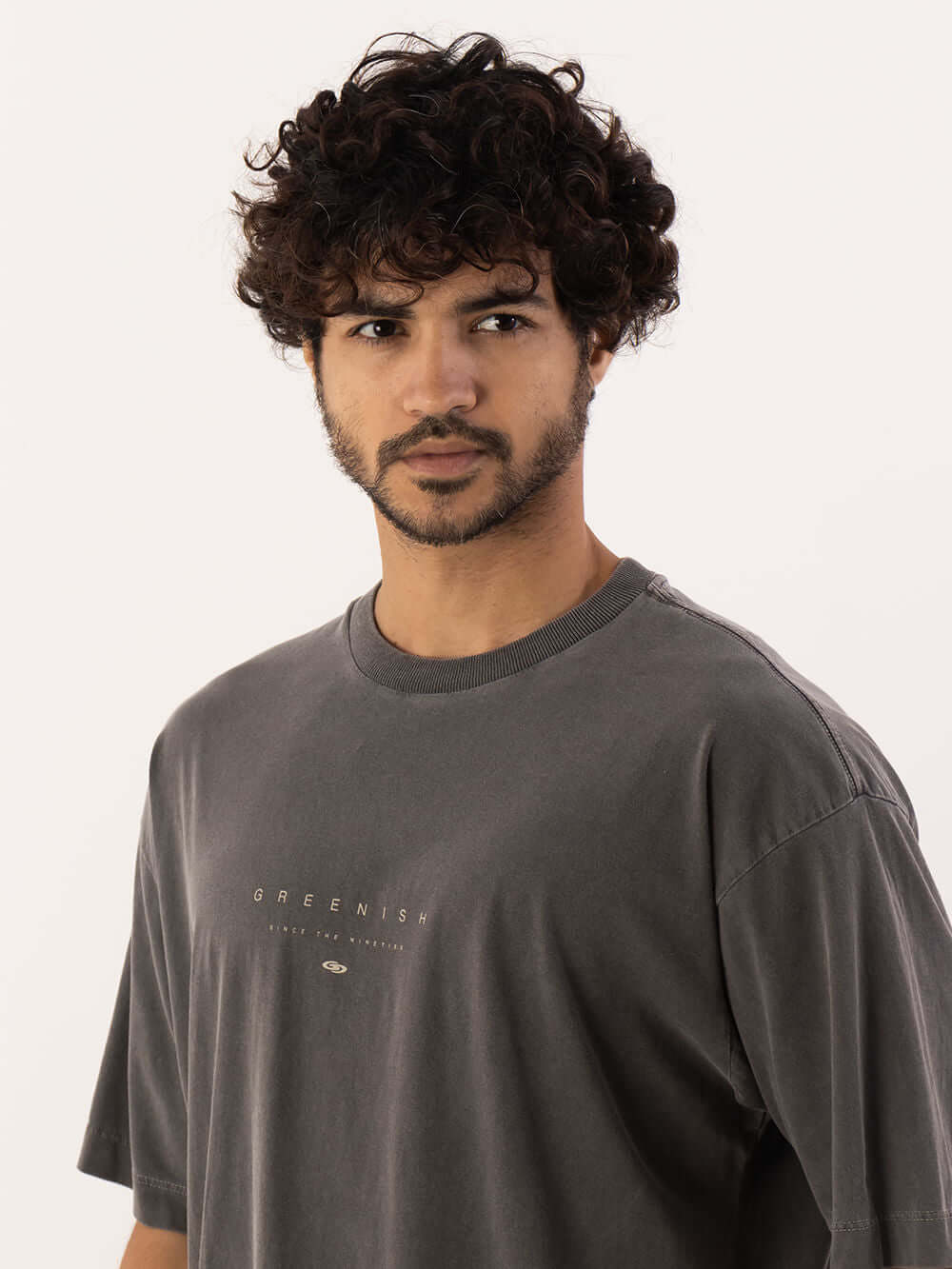 Camiseta Vintage Oversized Greenish, estilo streetwear, em modelo confortável e durável, feita de 100% algodão.