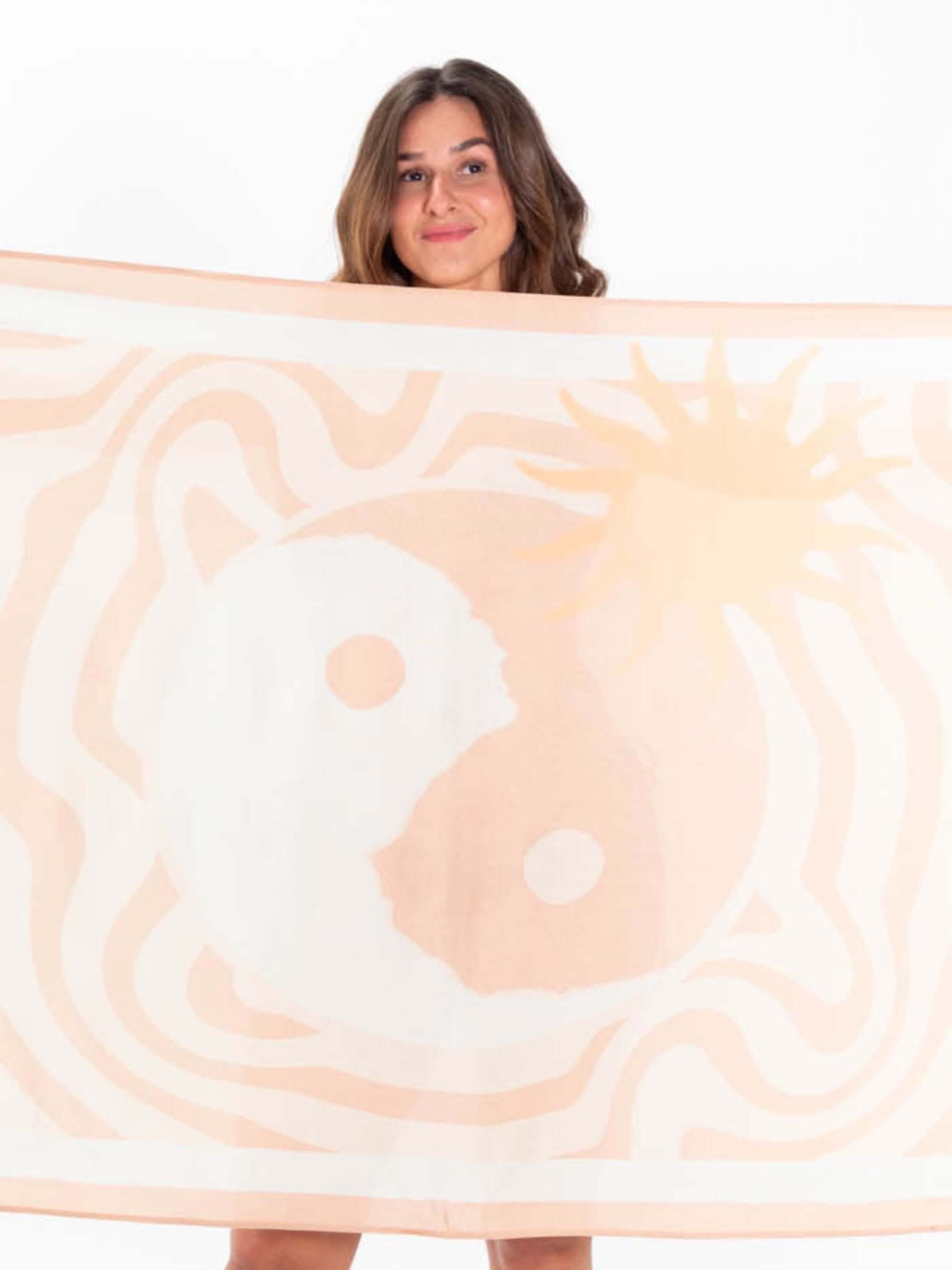 Canga Yin-Yang Bege da Greenish, perfeito para praia com design estiloso e confortável.