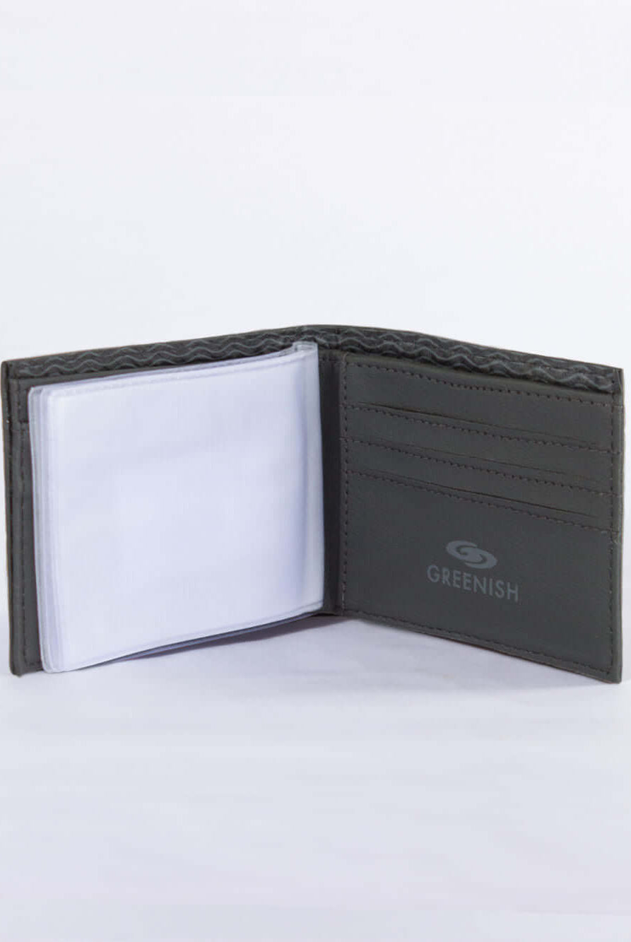 Carteira Greenish Basic - Preto, interior aberto, design elegante e funcional para uso cotidiano.