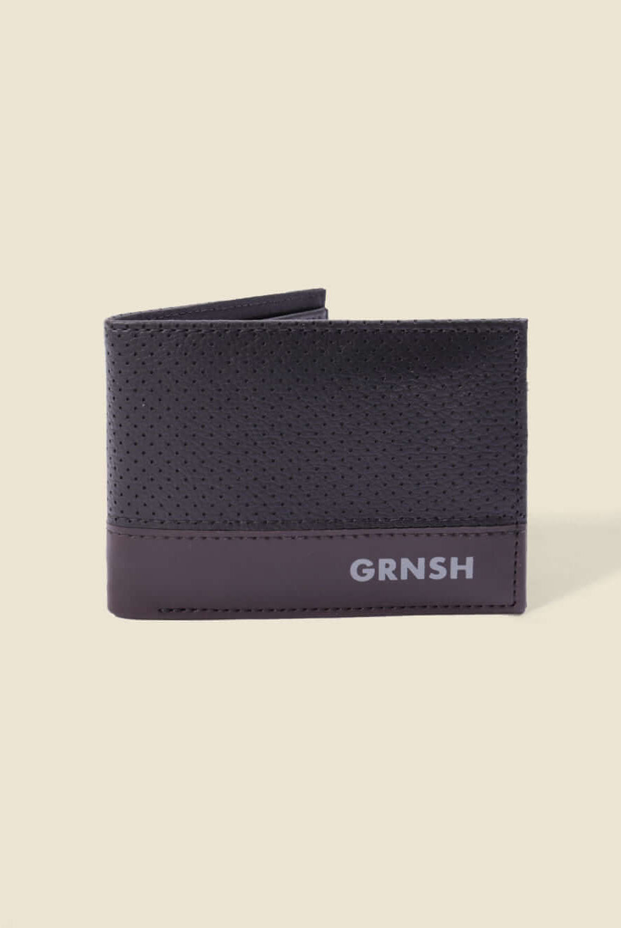 Carteira masculina GRNSH marrom, elegante e prática, ideal para organizar seus cartões e dinheiro.