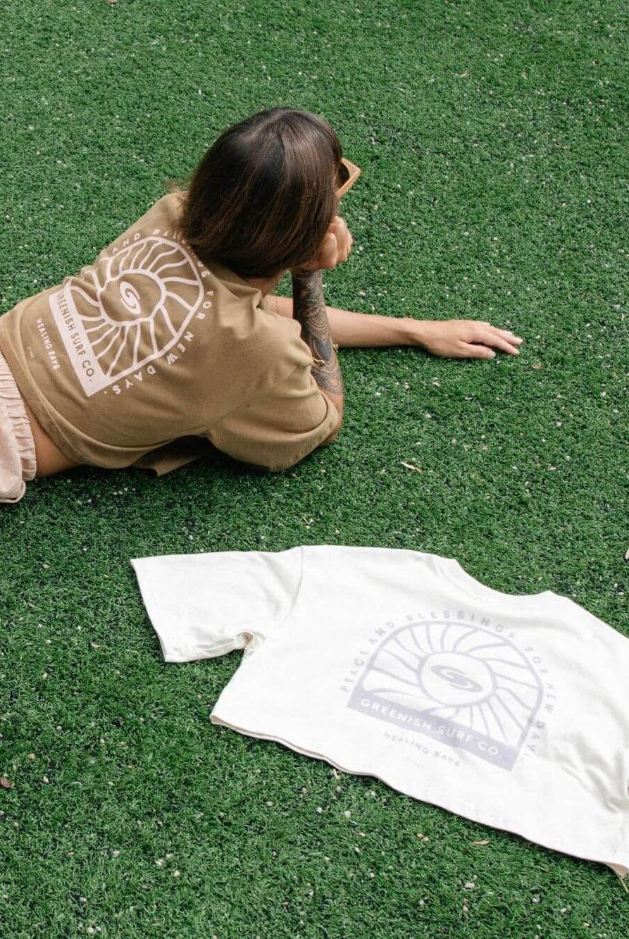 Camisetas cropped da Greenish em algodão, modelos oversized com estampa exclusiva, estilo streetwear e conforto.