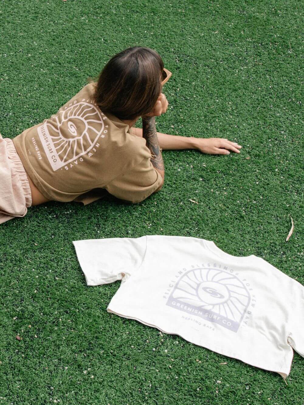 Camisetas cropped da Greenish em algodão, modelos oversized com estampa exclusiva, estilo streetwear e conforto.