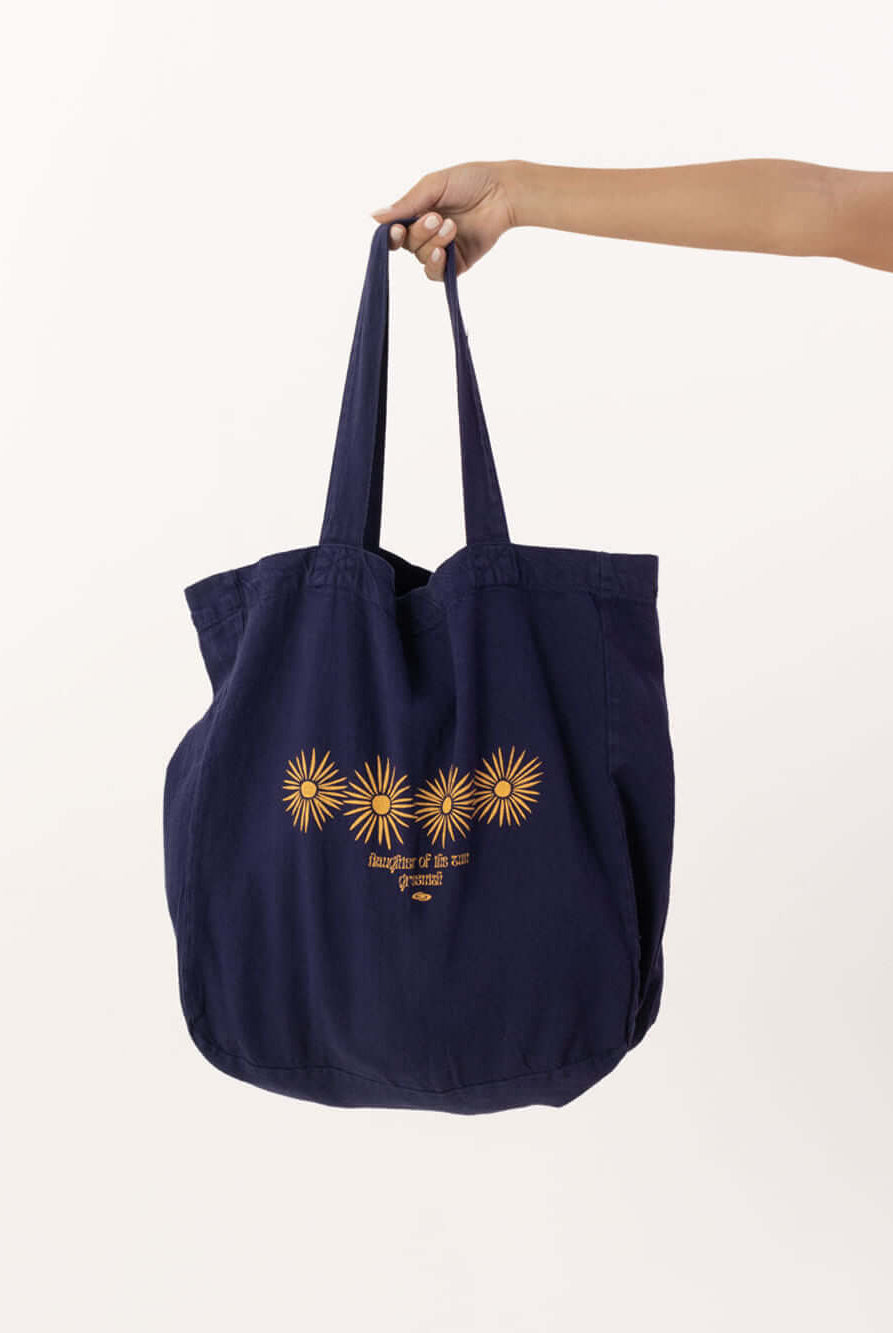 Ecobag Sun Flower da Greenish em azul marinho, com estampa de girassóis, ideal para estilo sustentável.