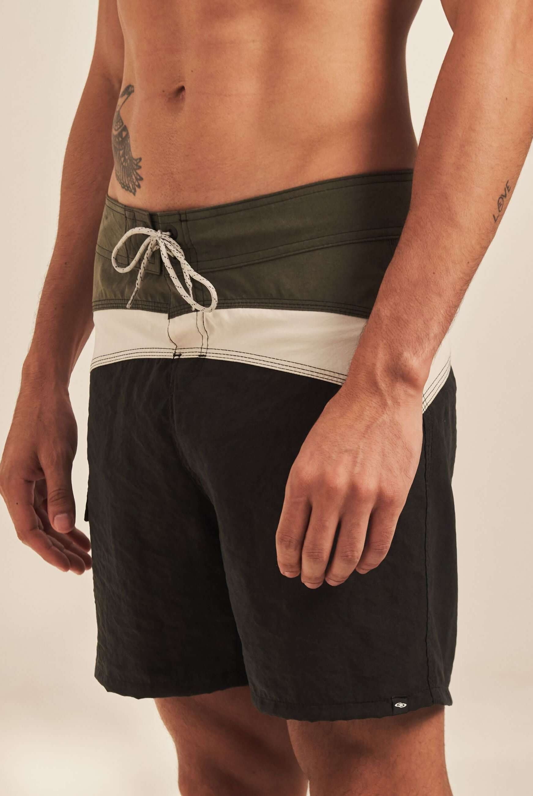Boardshort New Cut Down Ii - Preto by Greenish, boardshorts with anatomical double waistband, drawstring, pockets and laser-cut details