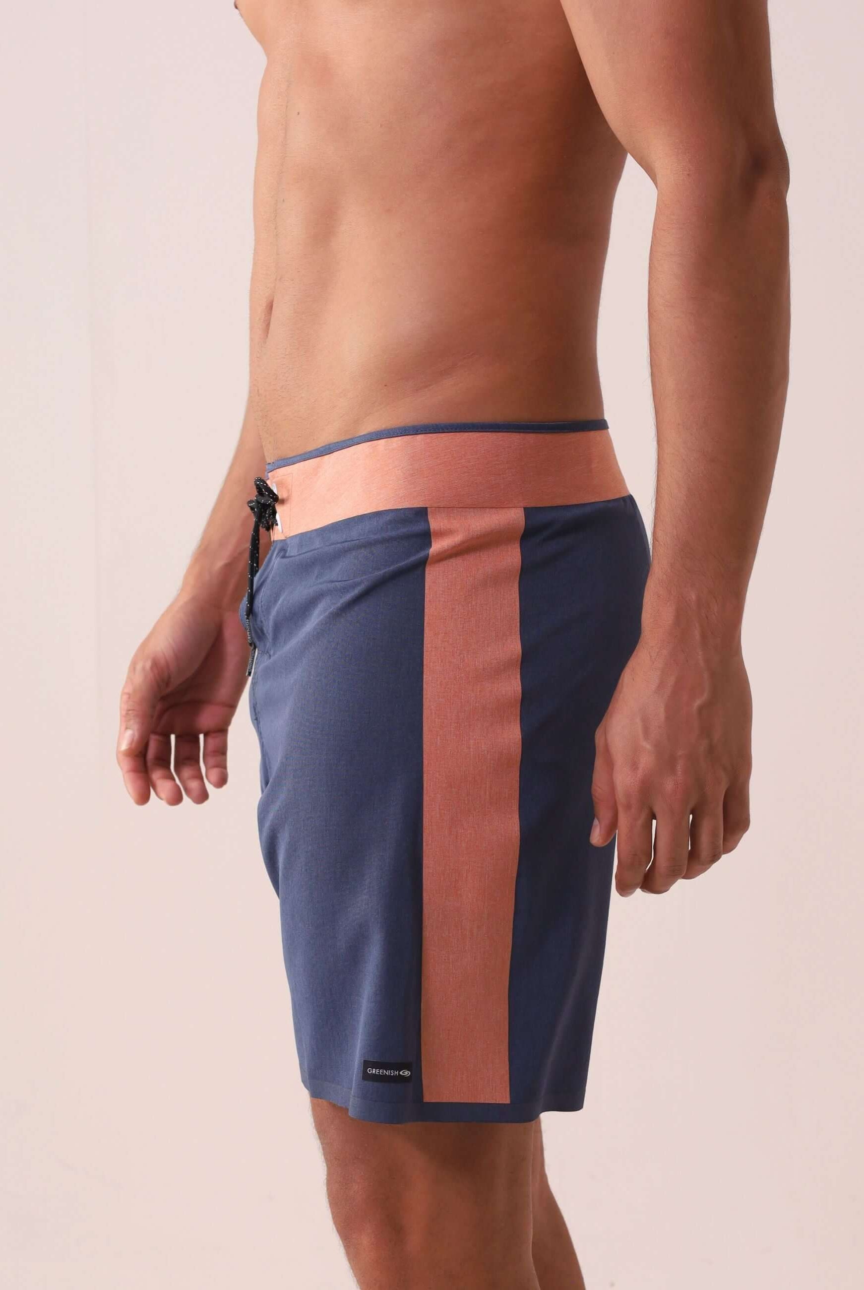 Boardshort Ultralight II Ocean - Azul Marinho da Greenish, com tecido leve e secagem rápida, ideal para esportes aquáticos.