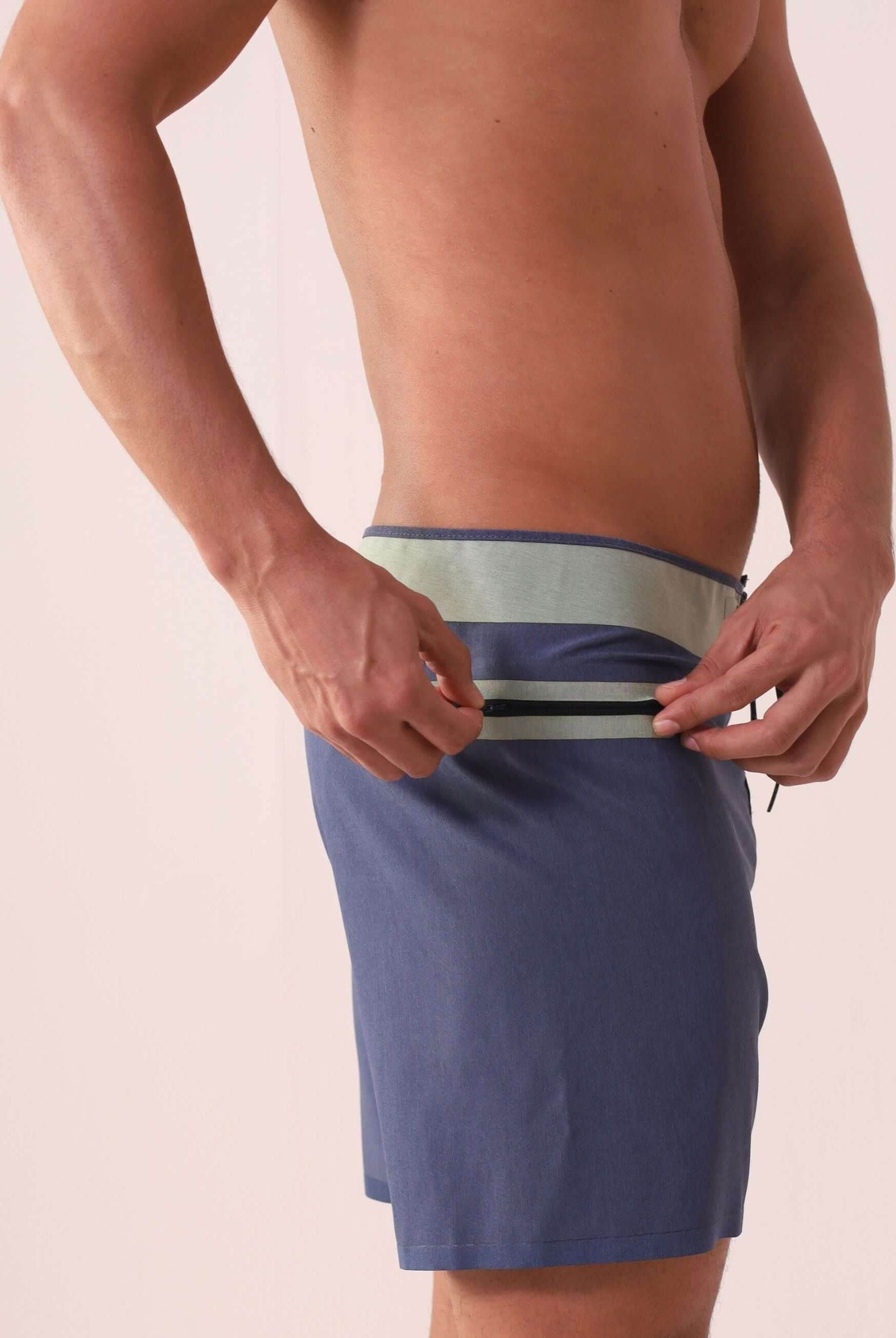 Greenish Boardshort Ultralight II Color - Azul Marinho, confortável e ideal para surfe, com tecnologia colada e bolso com zíper.