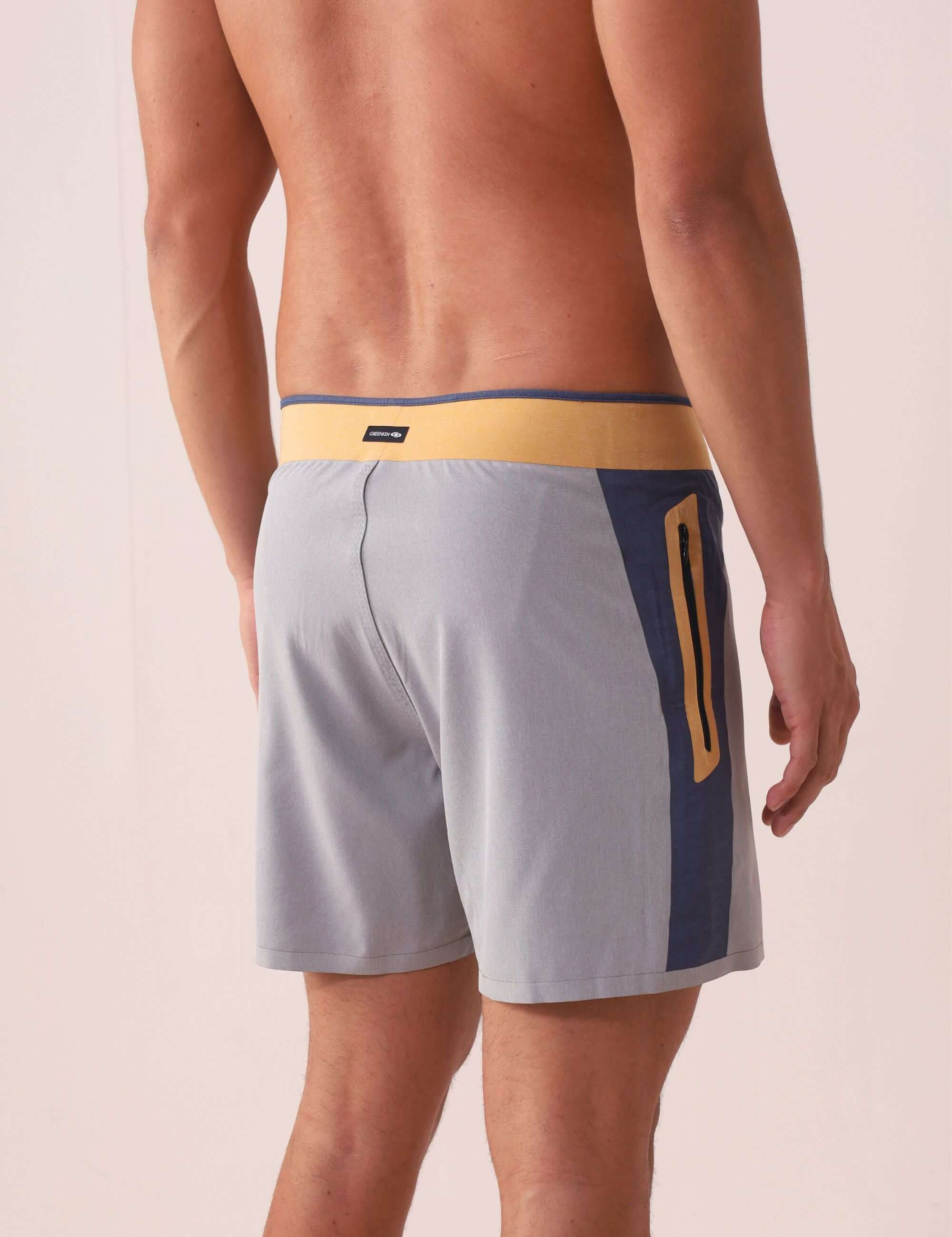 Boardshort Ultralight II Sunset - Cinza da Greenish em tecido leve e multicolorido, ideal para esportes e uso casual. Modelo com bolso zíper.