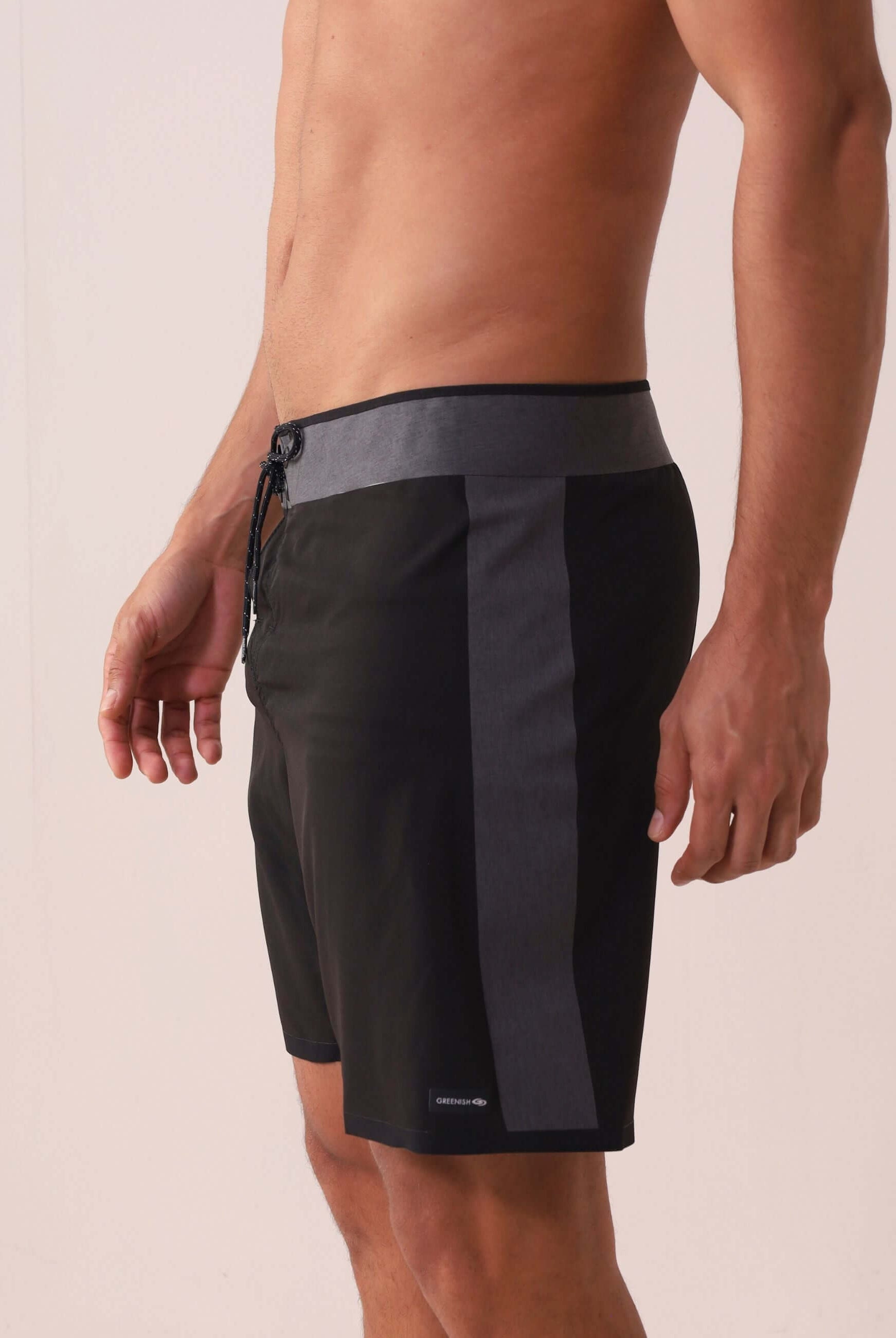 Boardshort Ultralight II Ocean - Preto da Greenish em tecido New Blend, design leve e secagem rápida com cós anatômico.