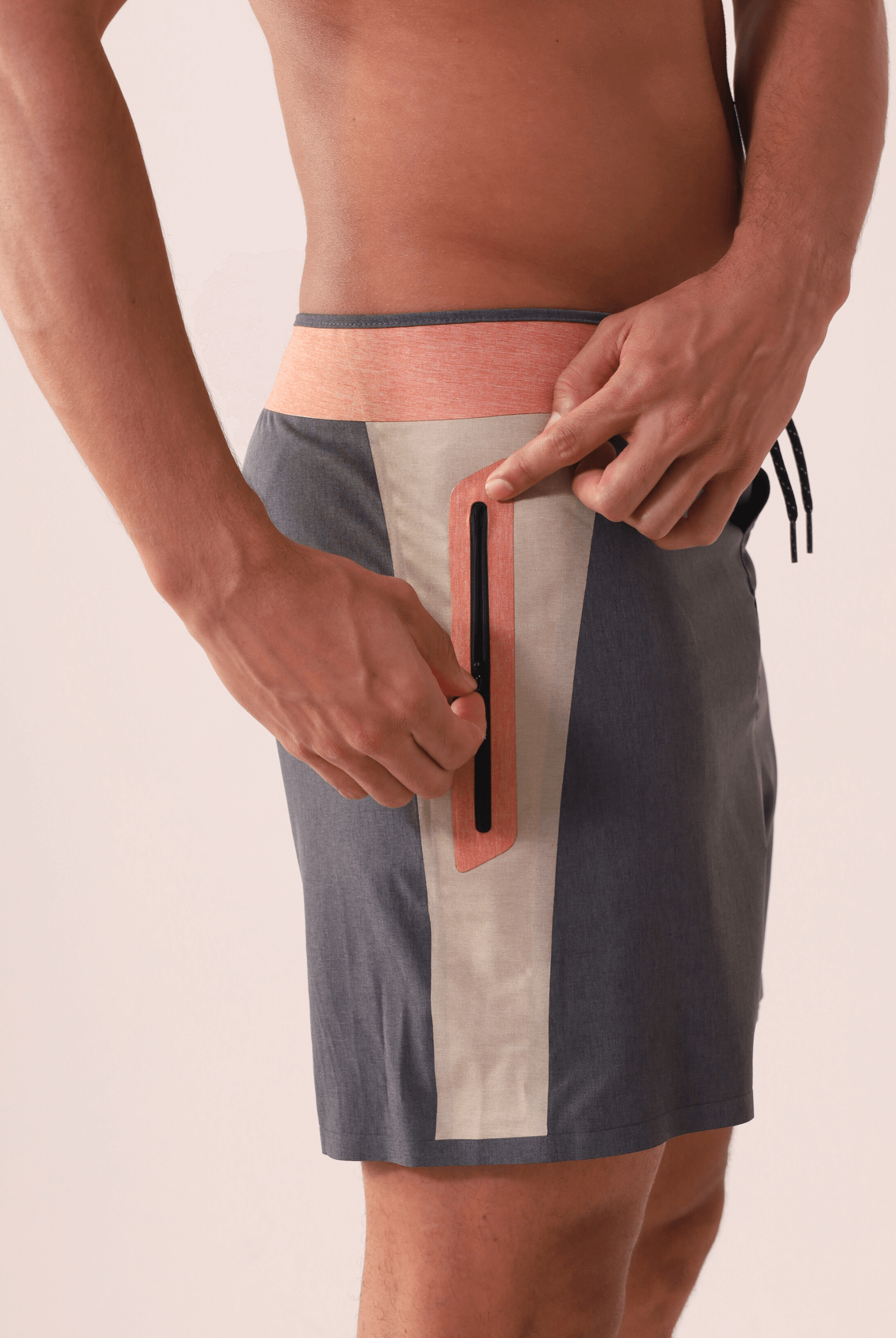 Boardshort Ultralight II Sunset - Preto da Greenish com design multicolorido, bolso zíper e recortes colados, ideal para movimento.