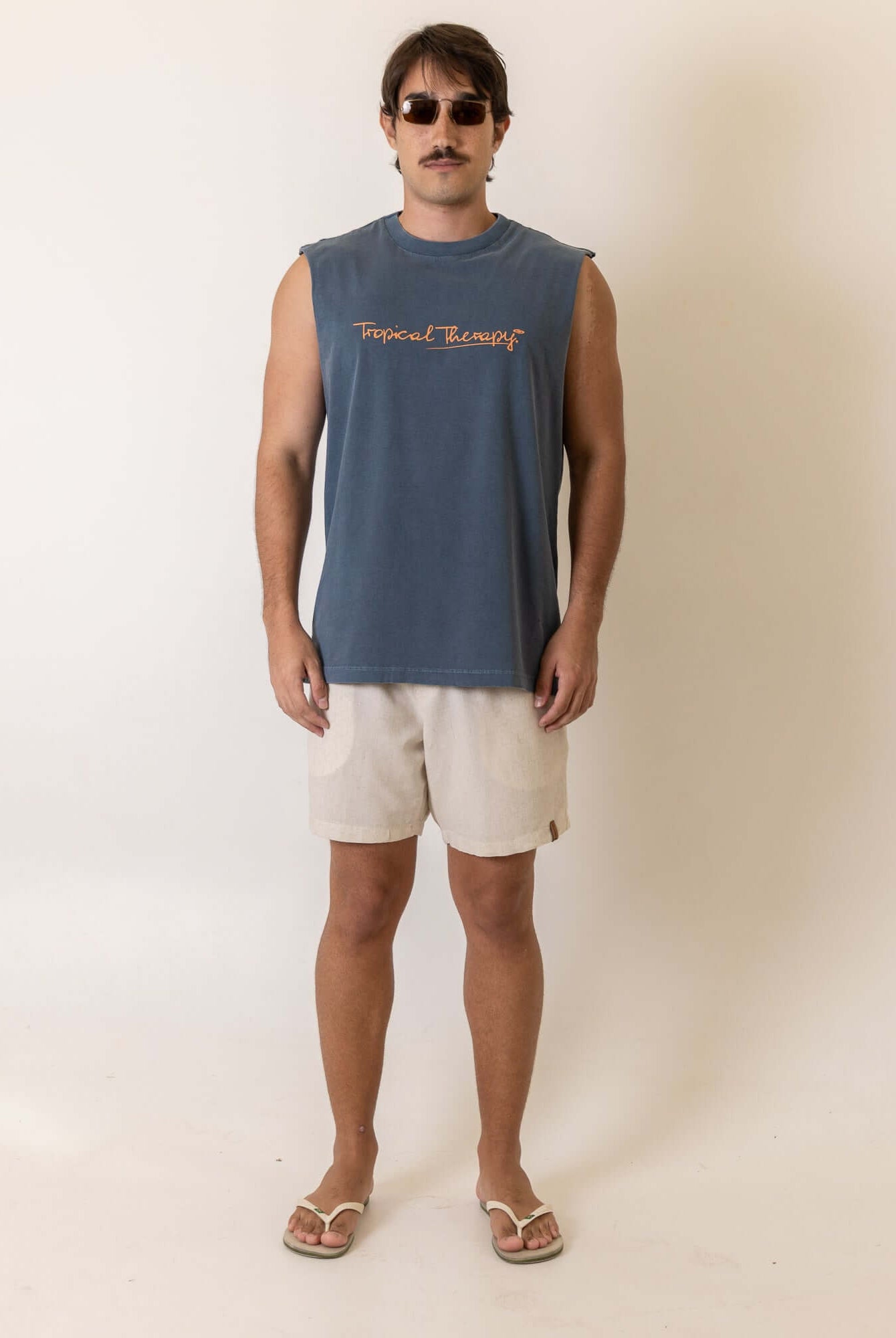 Greenish Regata Larga Tropical Terapy - Azul Marinho, stylish sleeveless top with relaxed fit and tropical design.