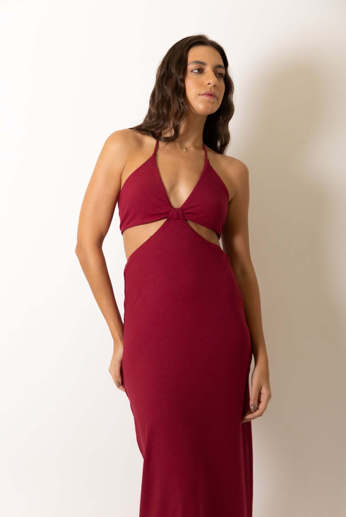 Greenish Vestido Curto Midi Colors - Vermelho Escuro em um design elegante de verão.