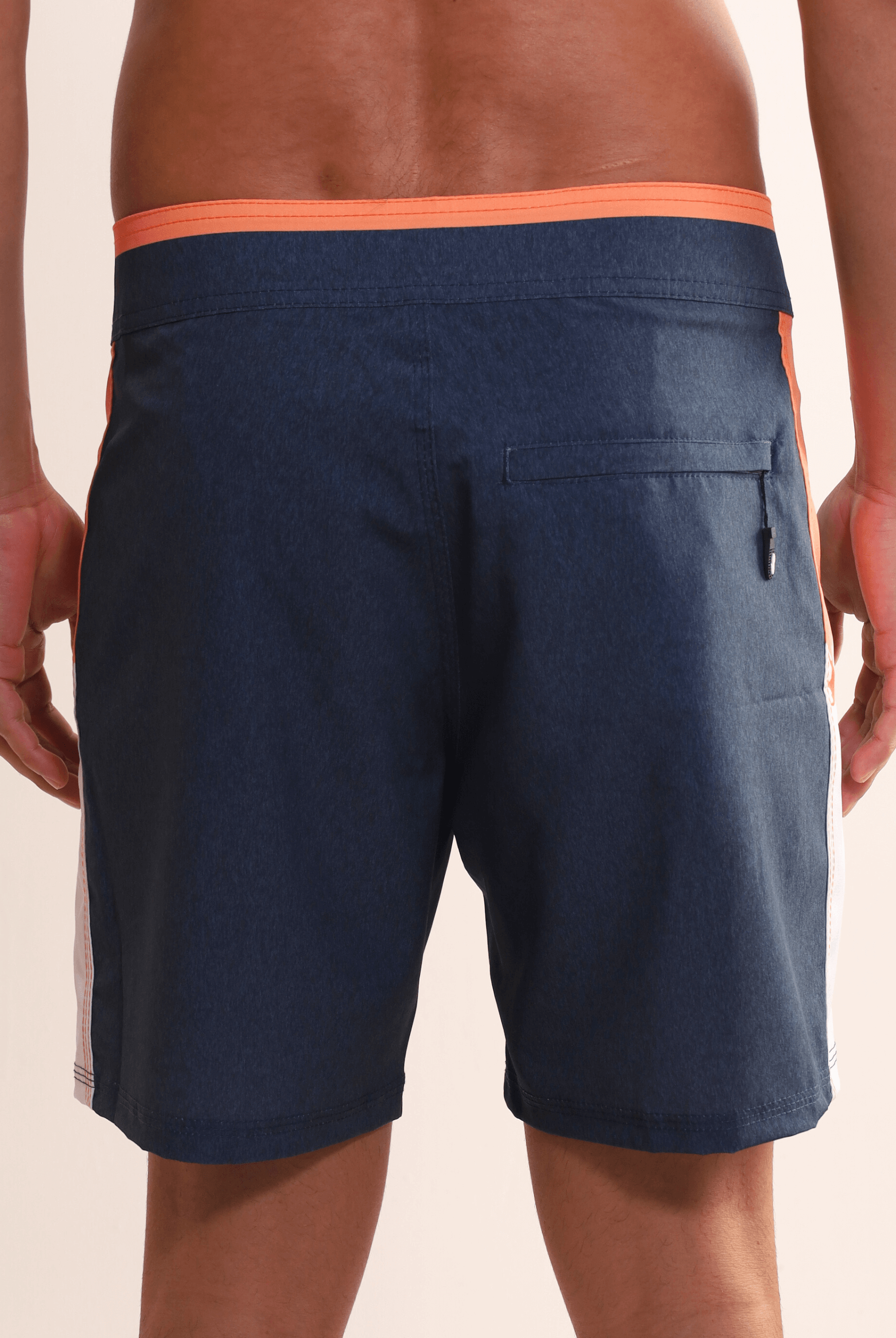 Bermuda azul marinho Boardwalk Healing Rays da Greenish, com modelagem versátil e tecido leve para um visual casual litorâneo.