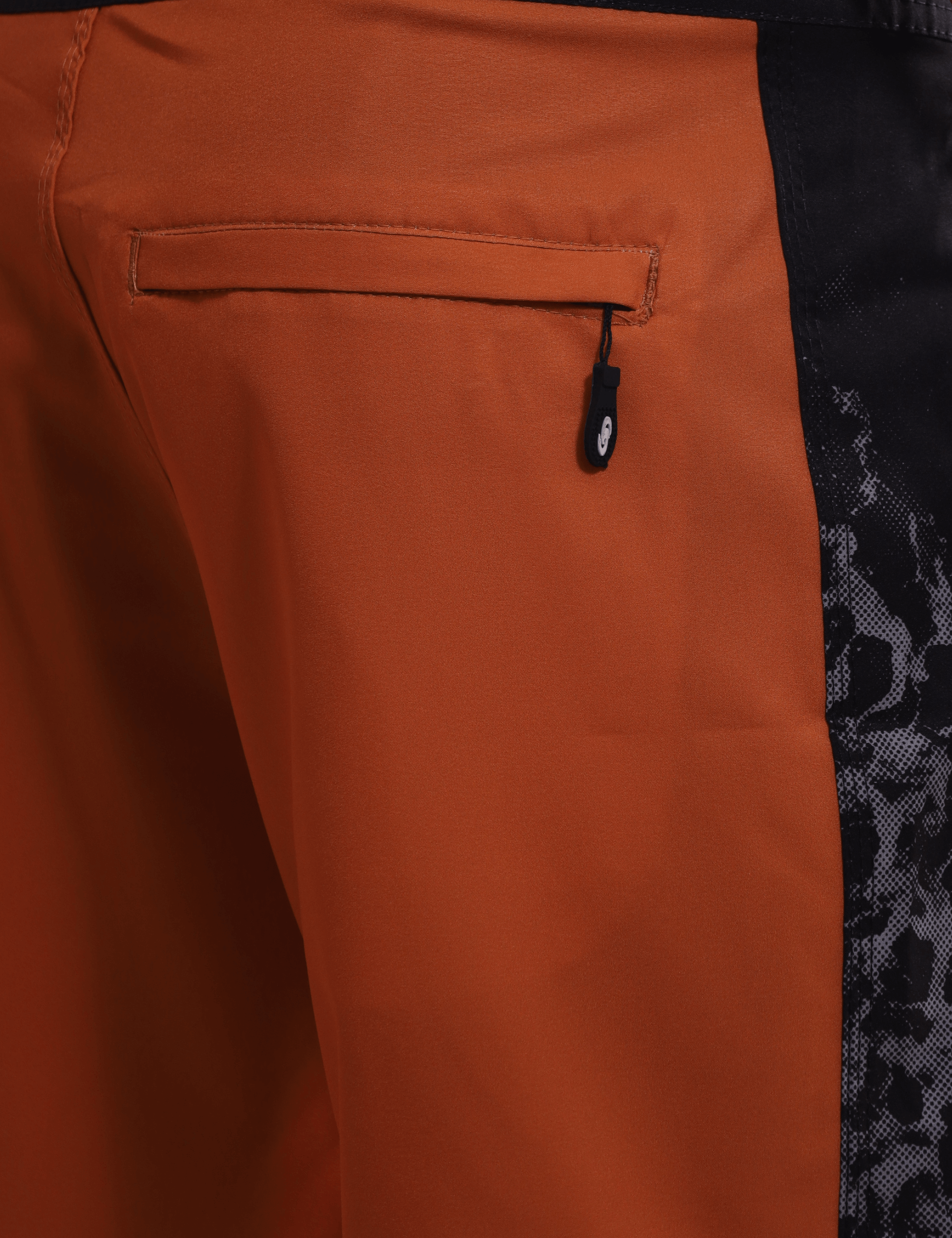 Bermuda Amarelo Greenish com textura lateral de sal, conforto e estilo para look litorâneo. Ideal para dias ativos.