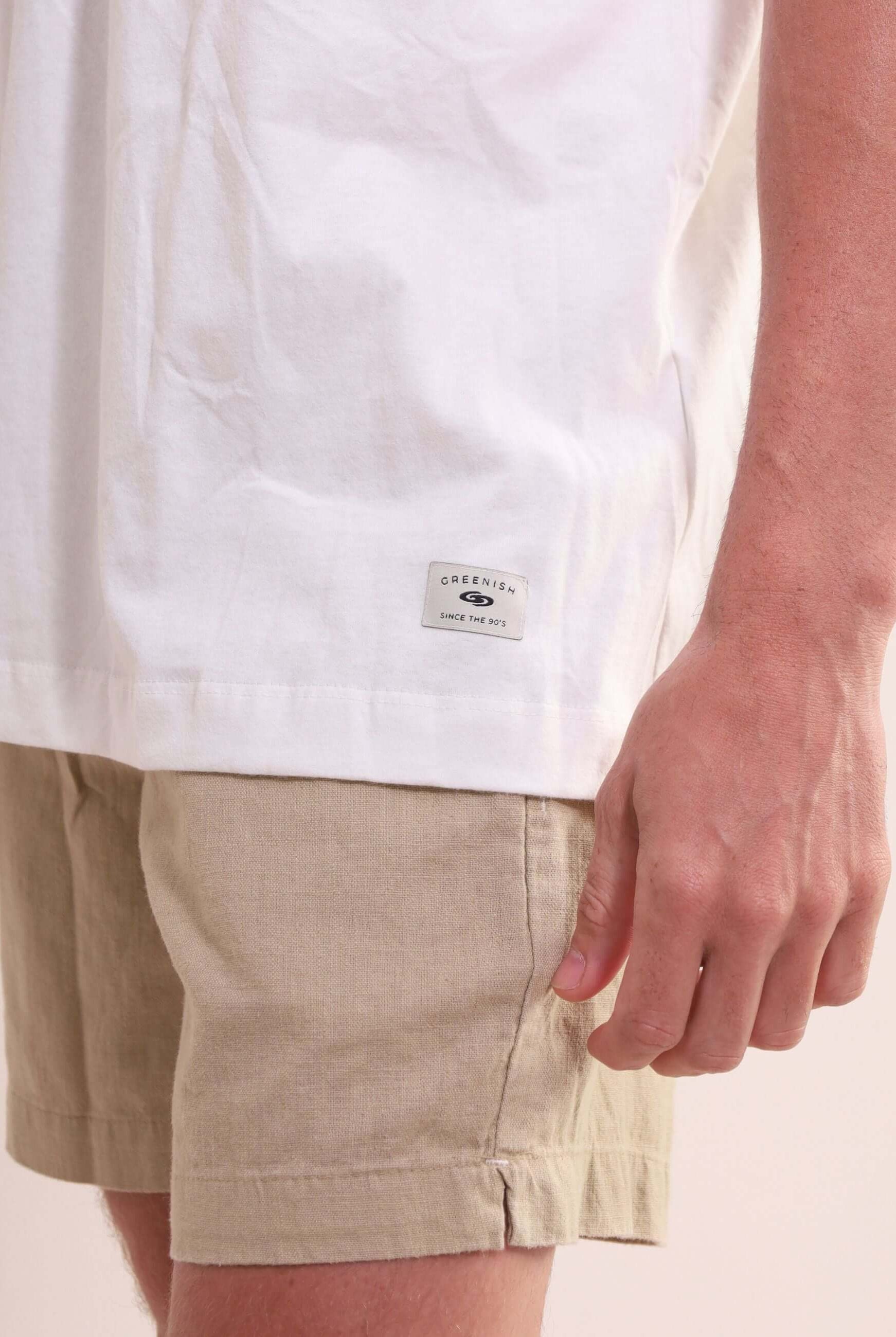 Camiseta Oversized Strong - Off White da marca Greenish com caimento estruturado e gola ribana larga, ideal para conforto diário.