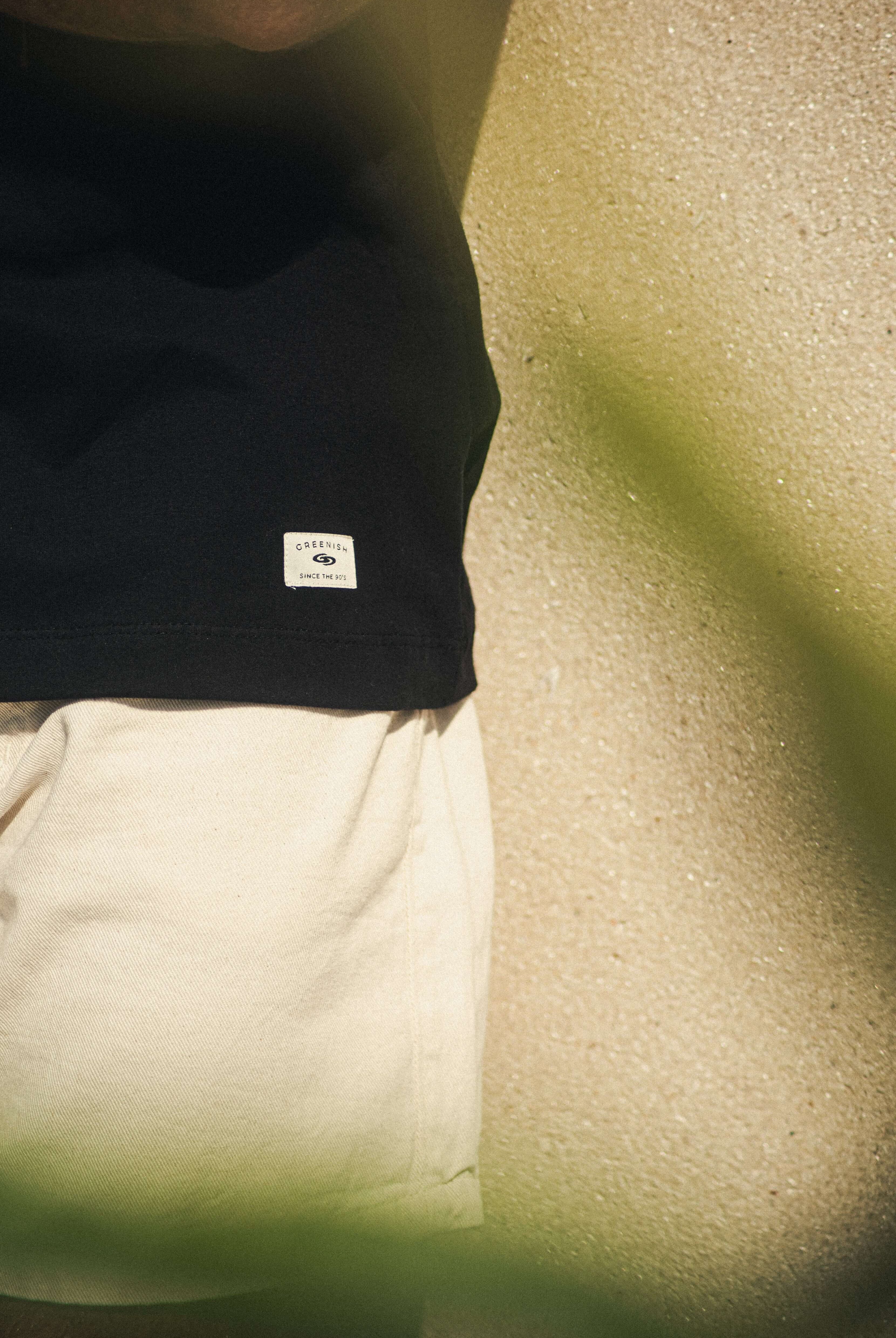 Camiseta Oversized Strong - Preto da Greenish, feita de malha 100% algodão com gola ribana larga, conforto e estilo urbano.