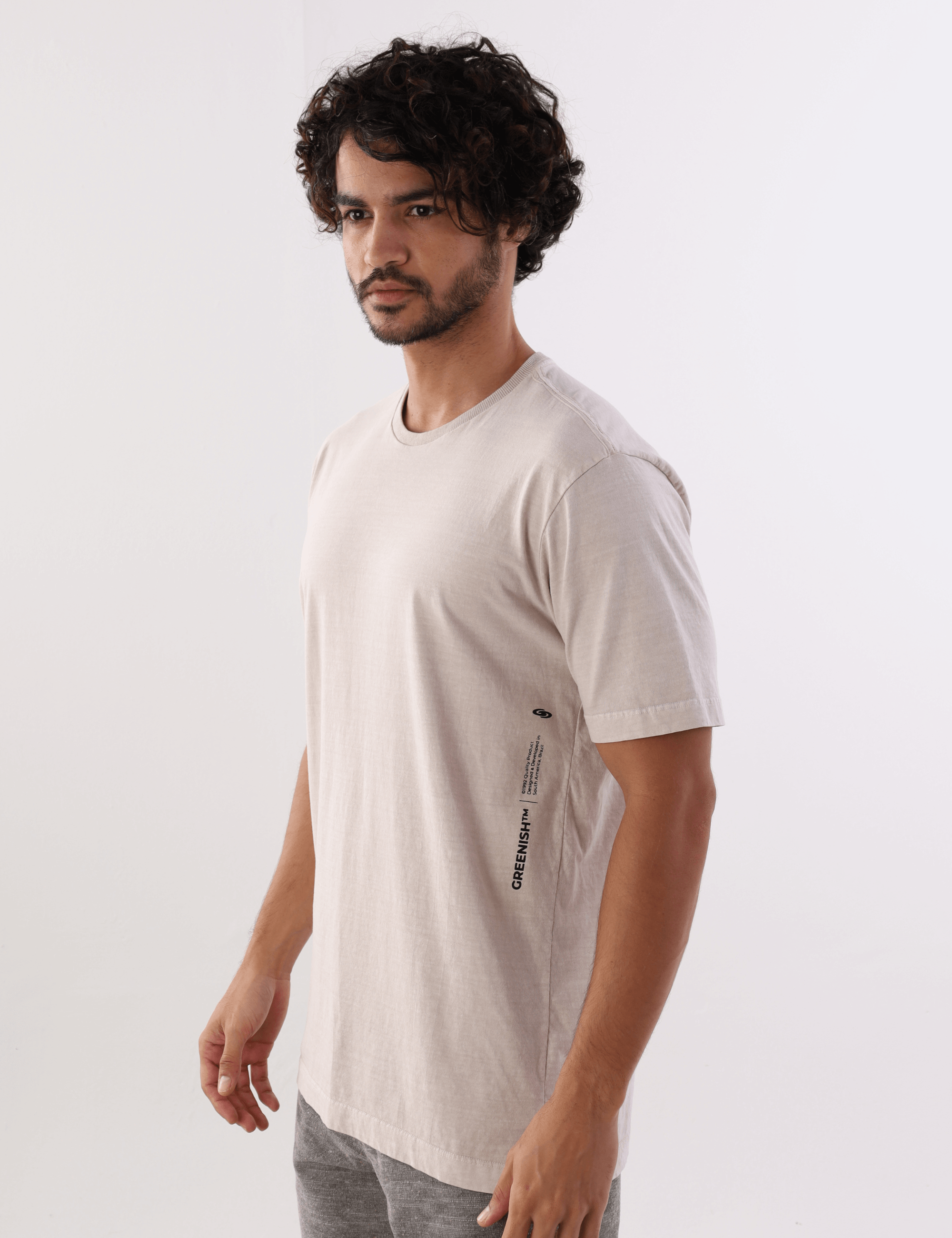 Camiseta Stone Find Your Balance Point - Areia da Greenish, ideal para um estilo casual e confortável. Moda sustentável e moderna.