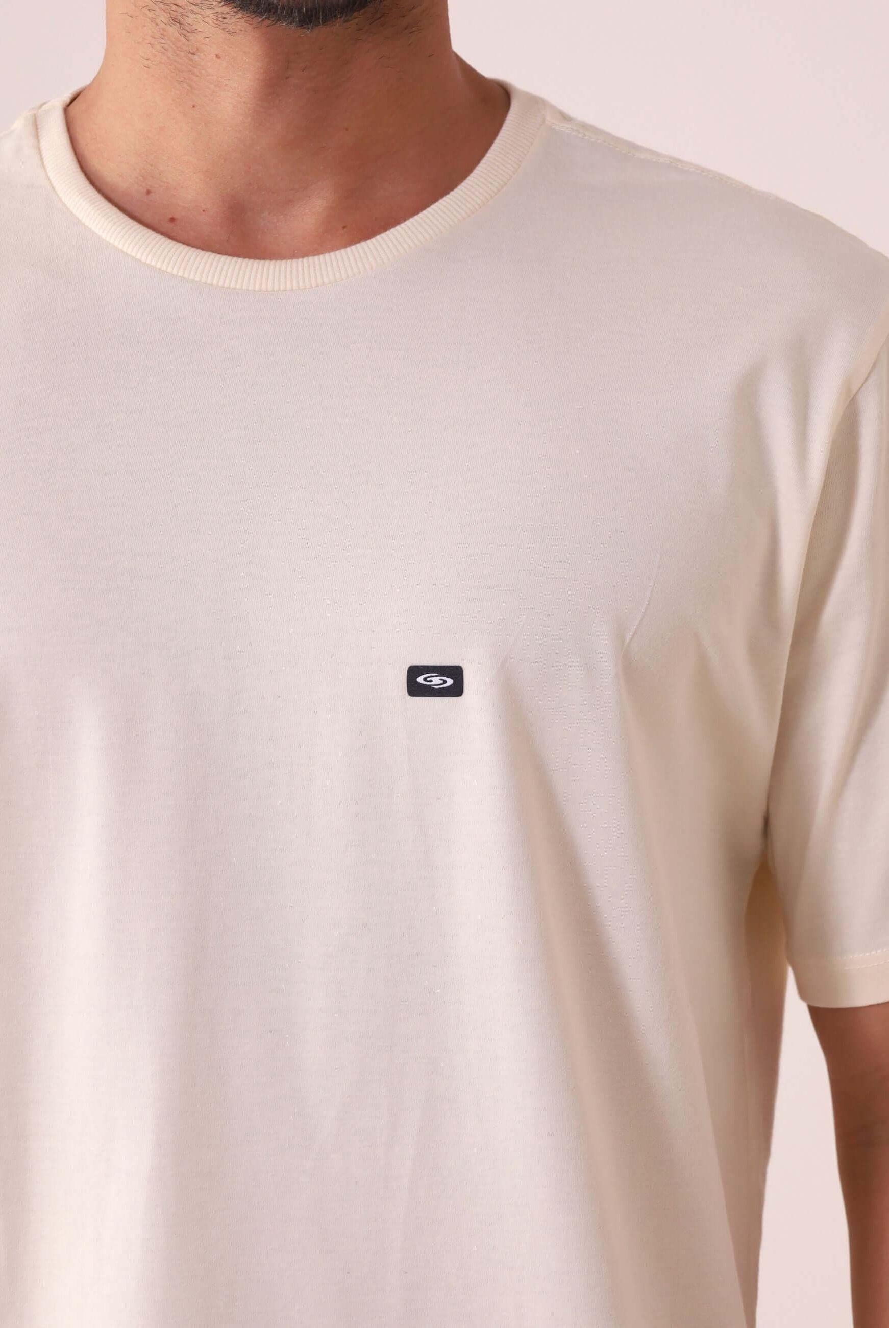 Camiseta Tradicional Basic - Natural da Greenish, confortável e sustentável, feita em 100% algodão com selo BCI, ideal para o dia a dia.