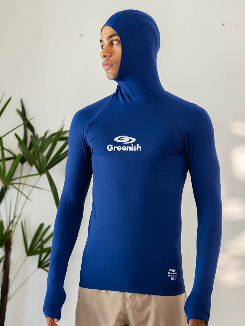 Colete com capuz UV Greenish na cor azul royal, ideal para esportes aquáticos e proteção solar.