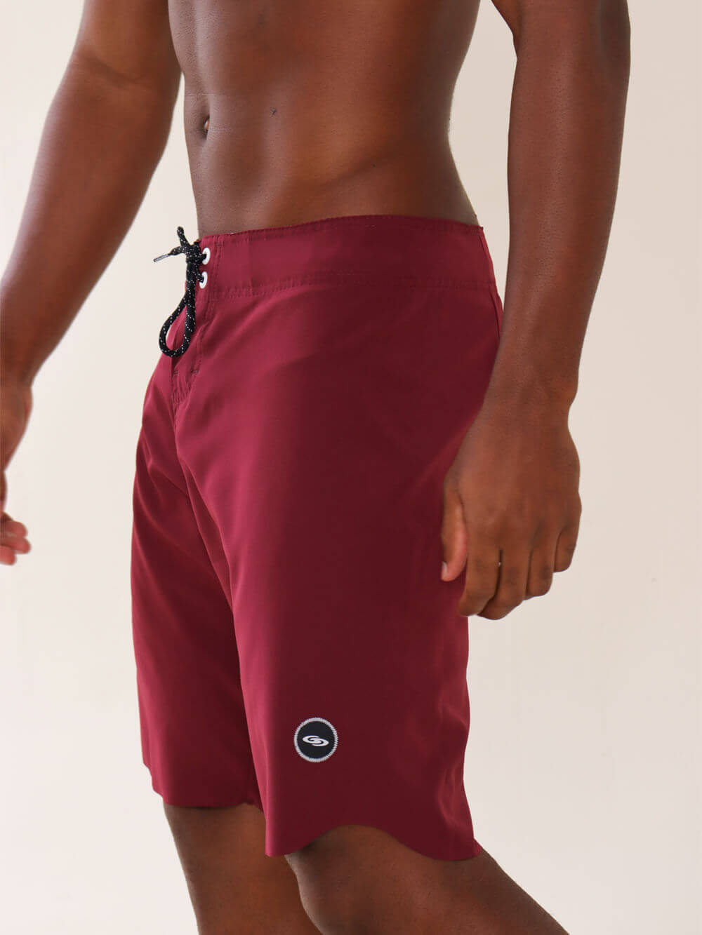 Shorts de banho bordô ultraleves da Greenish, design básico e confortável para atividades aquáticas.