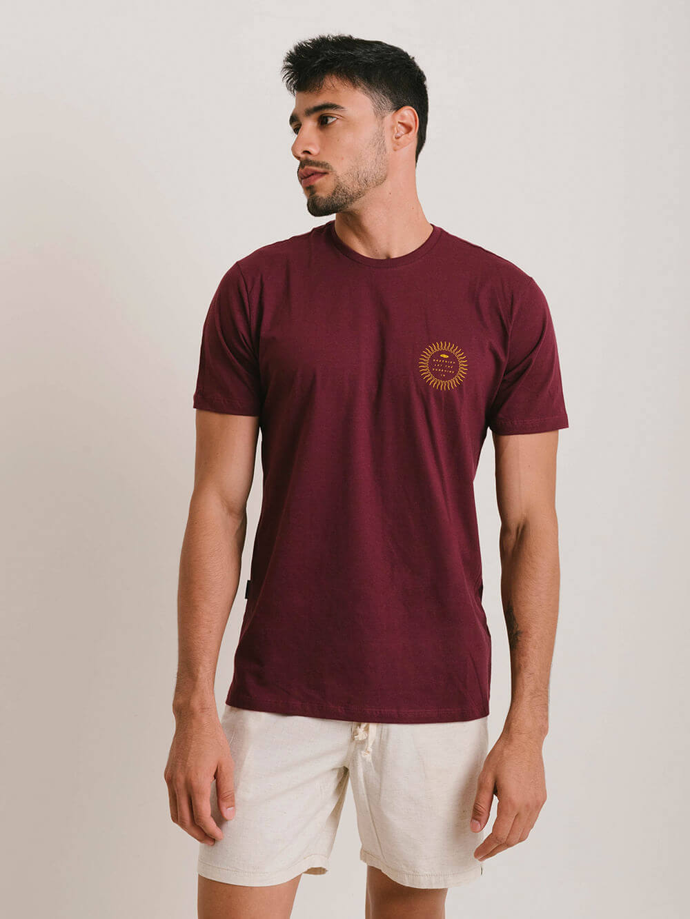 Camiseta bordô da Greenish com modelagem clássica, leve e confortável para uso diário.