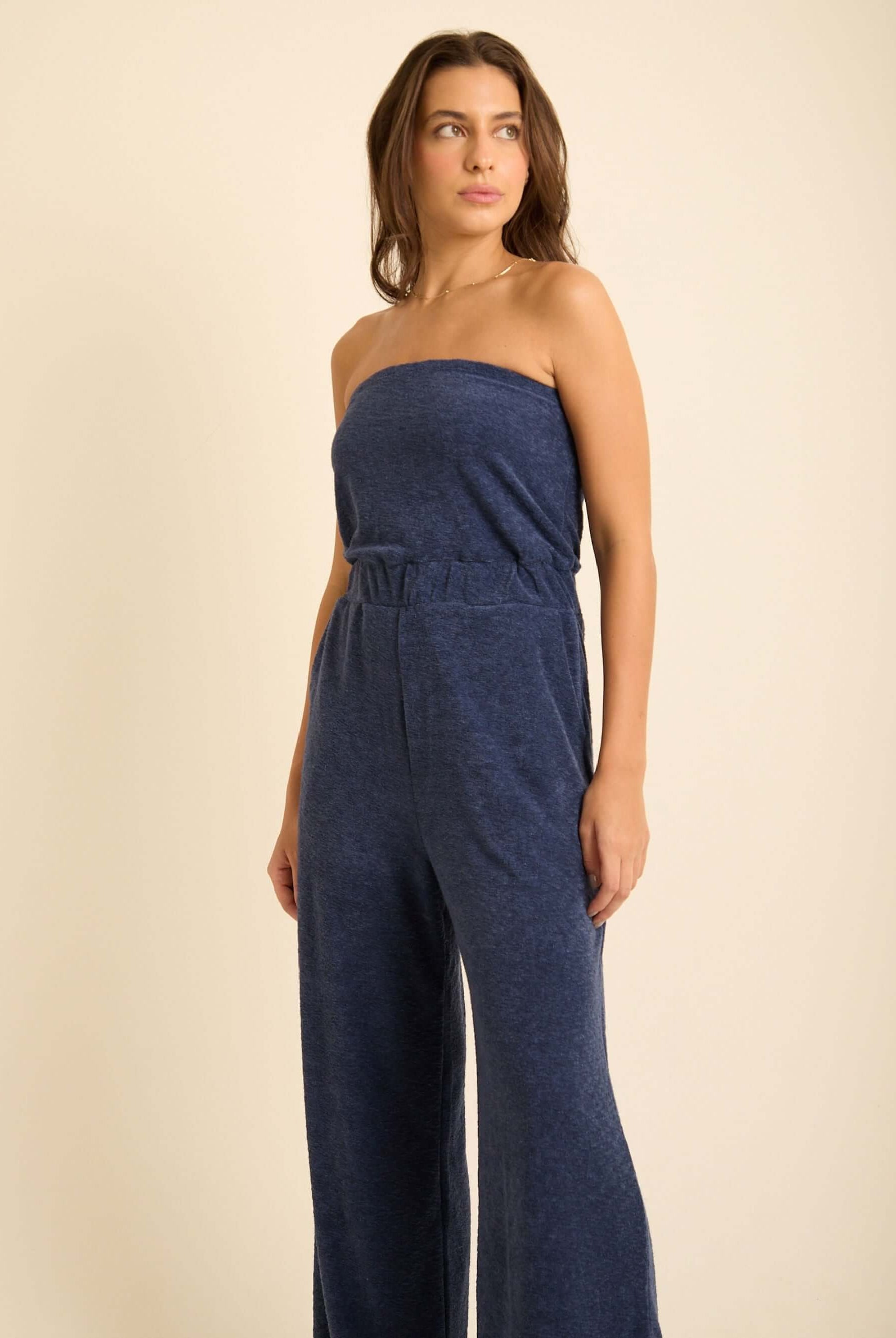 Macacão Elvira azul da Greenish, com design soltinho e tecido UltraSoft, ideal para looks modernos.