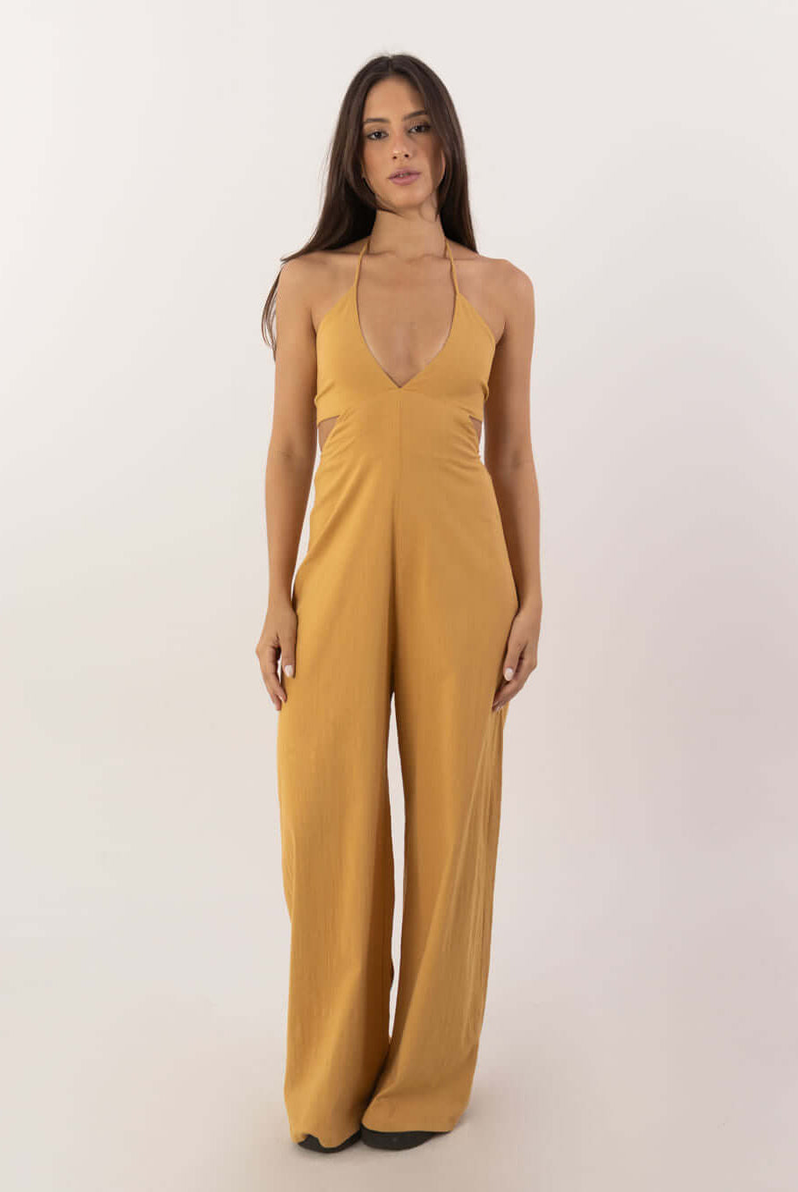 Macacão Longo Alyssa bege da Greenish, com decote em V e amarração nas costas, perfeito para um look estiloso.