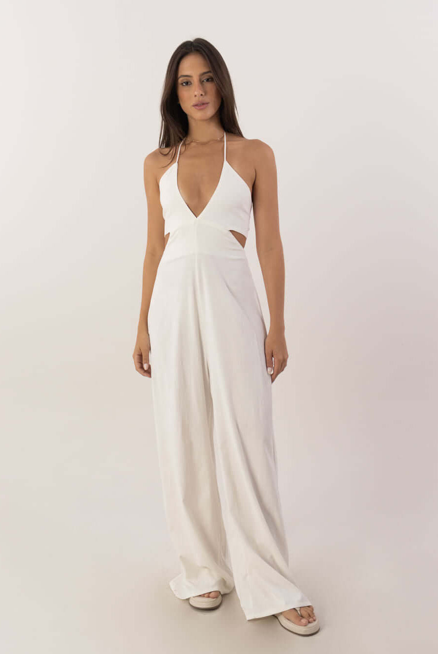 Macacão longo Alyssa off white da marca Greenish, com decote em V e recorte lateral para um look estiloso.