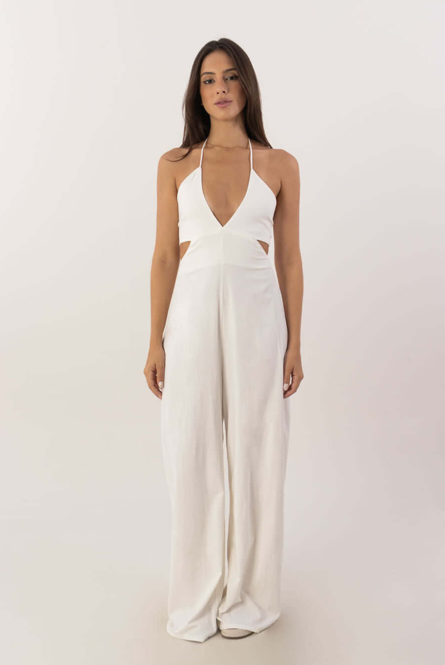 Macacão Longo Alyssa da Greenish em off white, com decote em V e recorte estiloso.