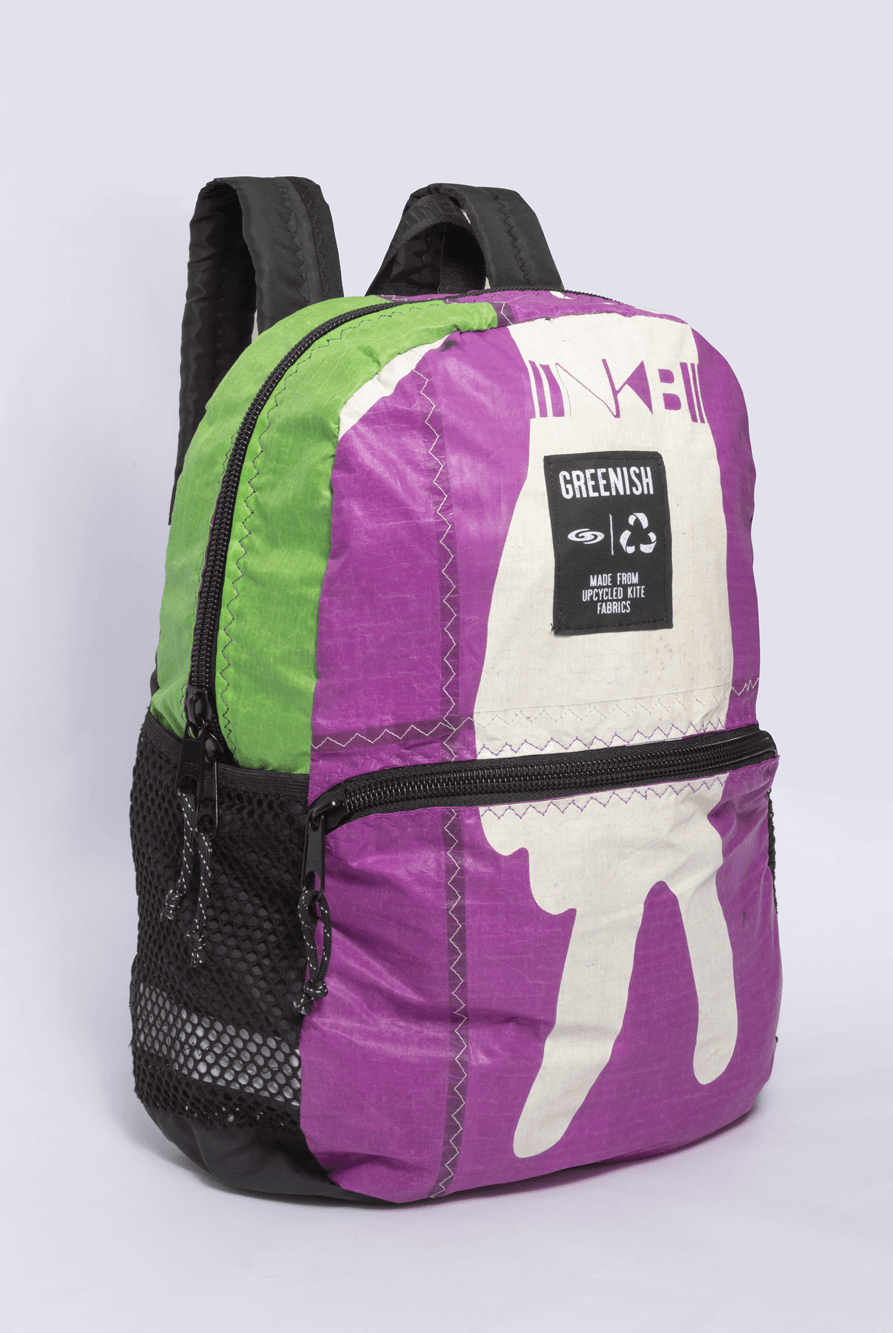 Mochila Greenish feita de material reciclado, leve e resistente, com design exclusivo e sustentável.