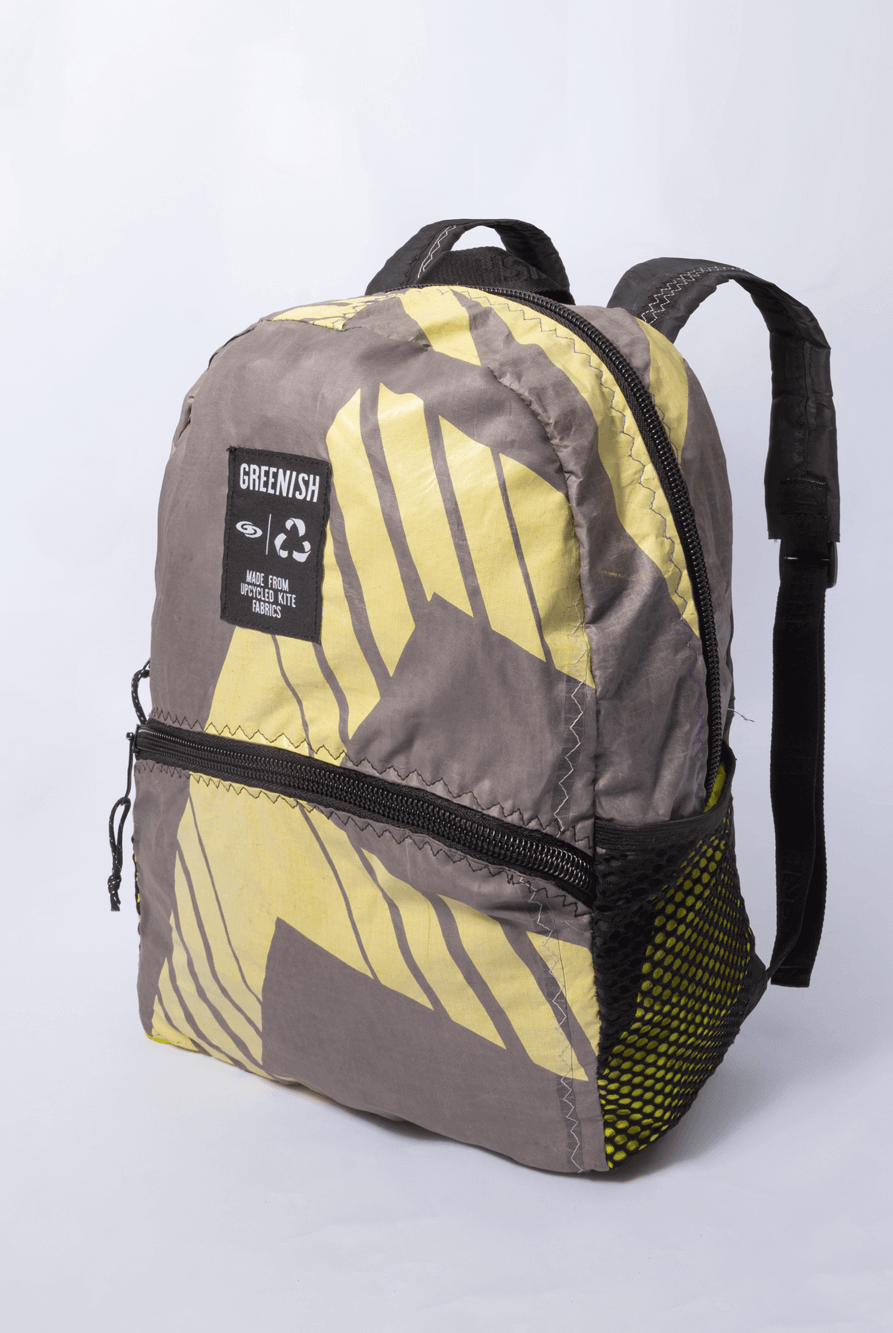 Mochila Greenish feita de pipa de kitesurf, leve e resistente, ideal para apoiar a moda sustentável.