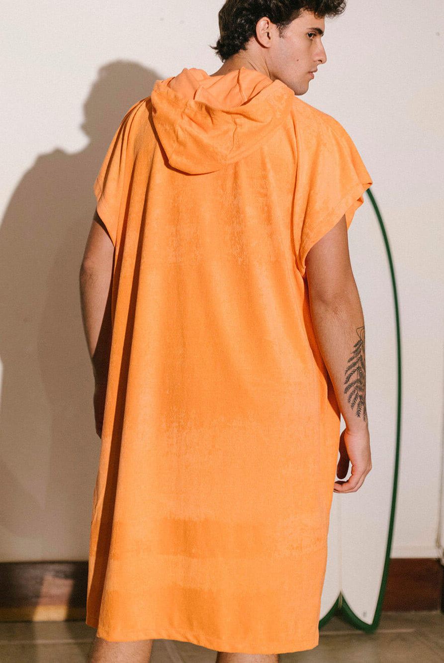 Poncho adulto coral Greenish, com capuz e tecido atoalhado, ideal para praia e esportes aquáticos.