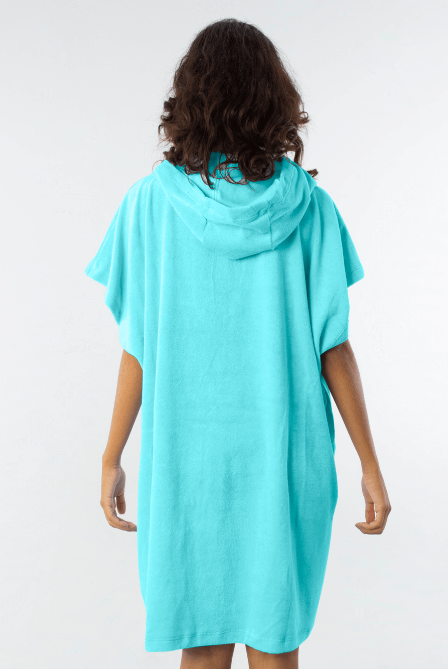 Back view of a turquoise short poncho with hood, perfect for beach outings and quick drying.