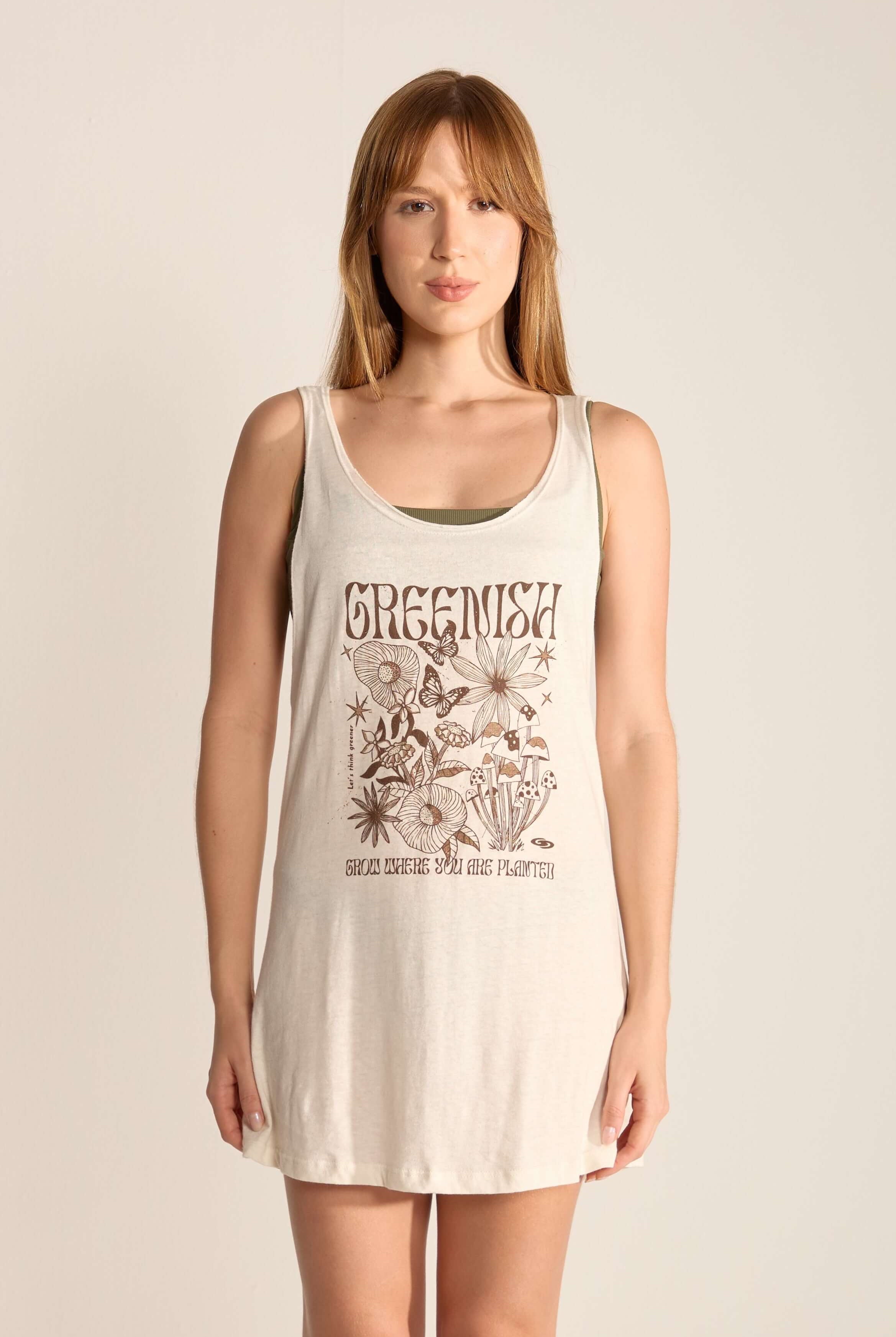 Regata off white Greenish, com design minimalista e estampa tropical, ideal para dias ensolarados e descontraídos.