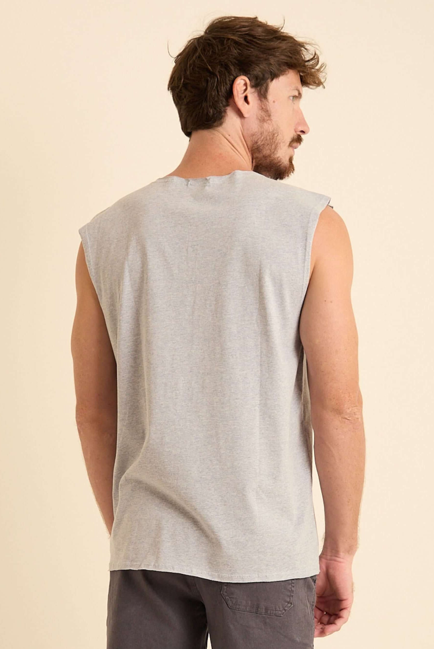 Regata Larga New Logo azul masculina Greenish, vista traseira, conforto e estilo para os dias quentes.